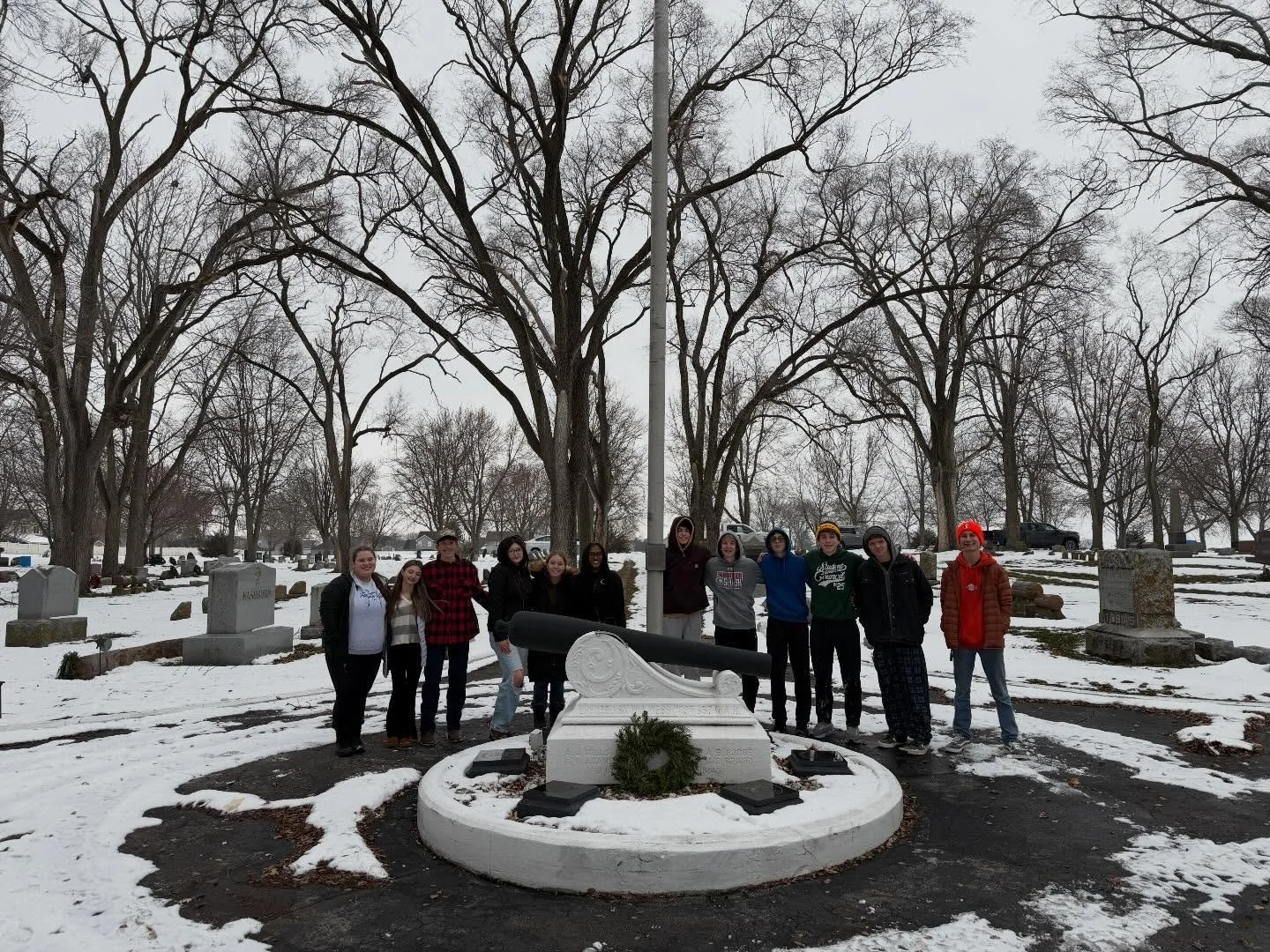 Today we finished our 2025 Wreaths Across Peotone project! 

We placed 120 wreaths on veteran graves at Peotone Cemetery just in time for the holidays and Peotone Christmas in the Village tomorrow!

A big thank you to all of the 50+ FFA members who h