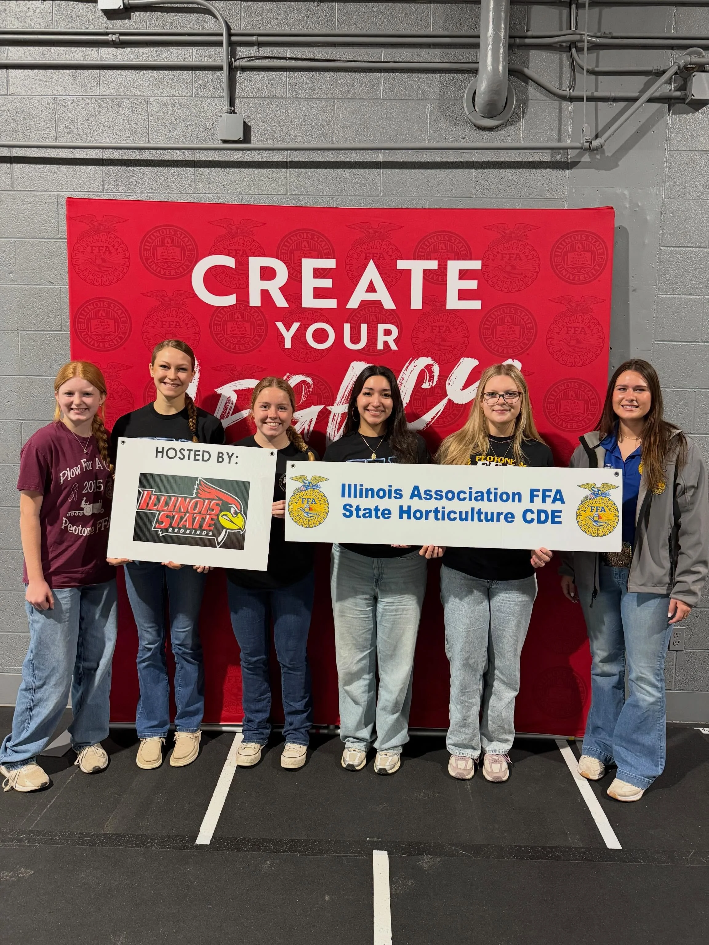Congratulations to our Horticulture team on their 10th place finish at the Illinois FFA Horticulture CDE today held at Illinois State University. 

Team members judged 8 classes of plants, identified 50 different plants, took a test, identified commo