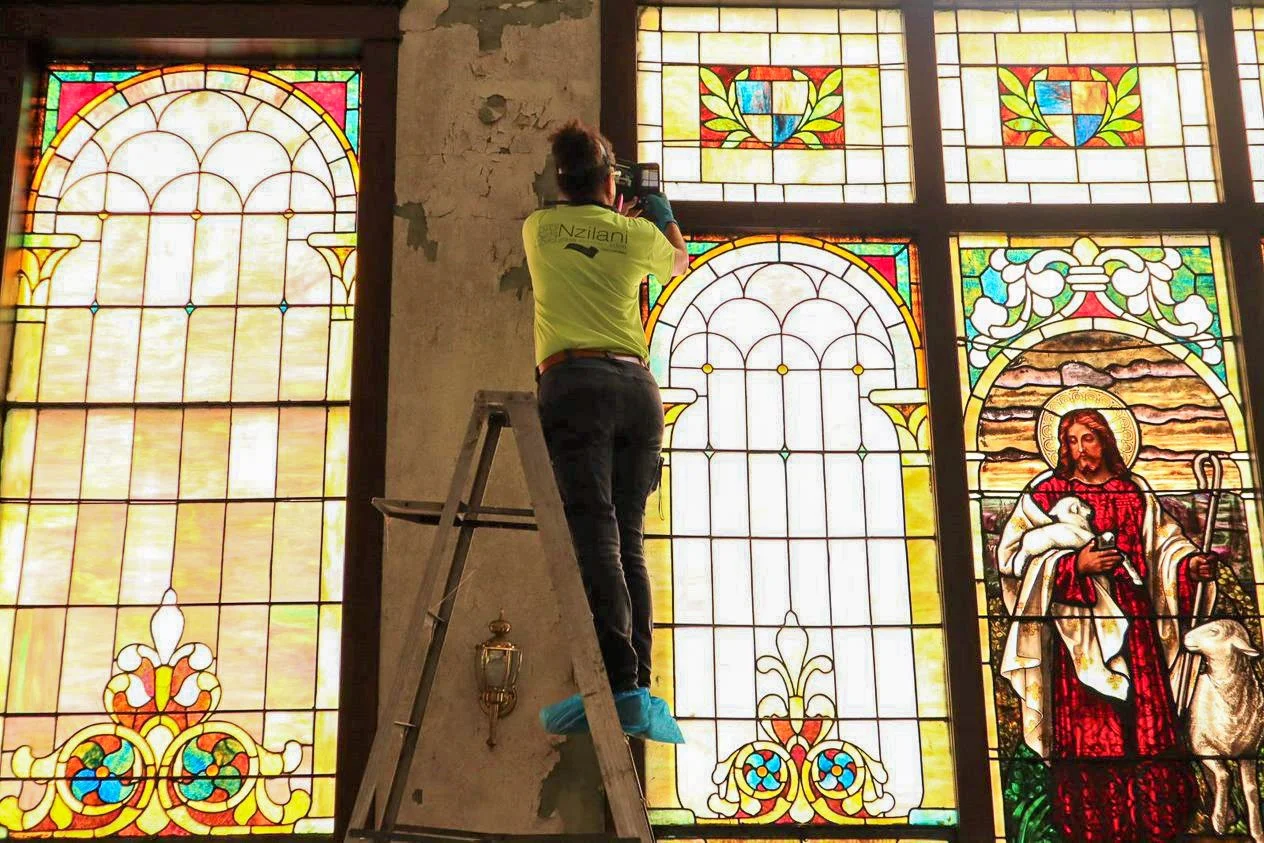 The Mount Zion Baptist Church congregation on the front steps of the church at a homecoming event in 1961.