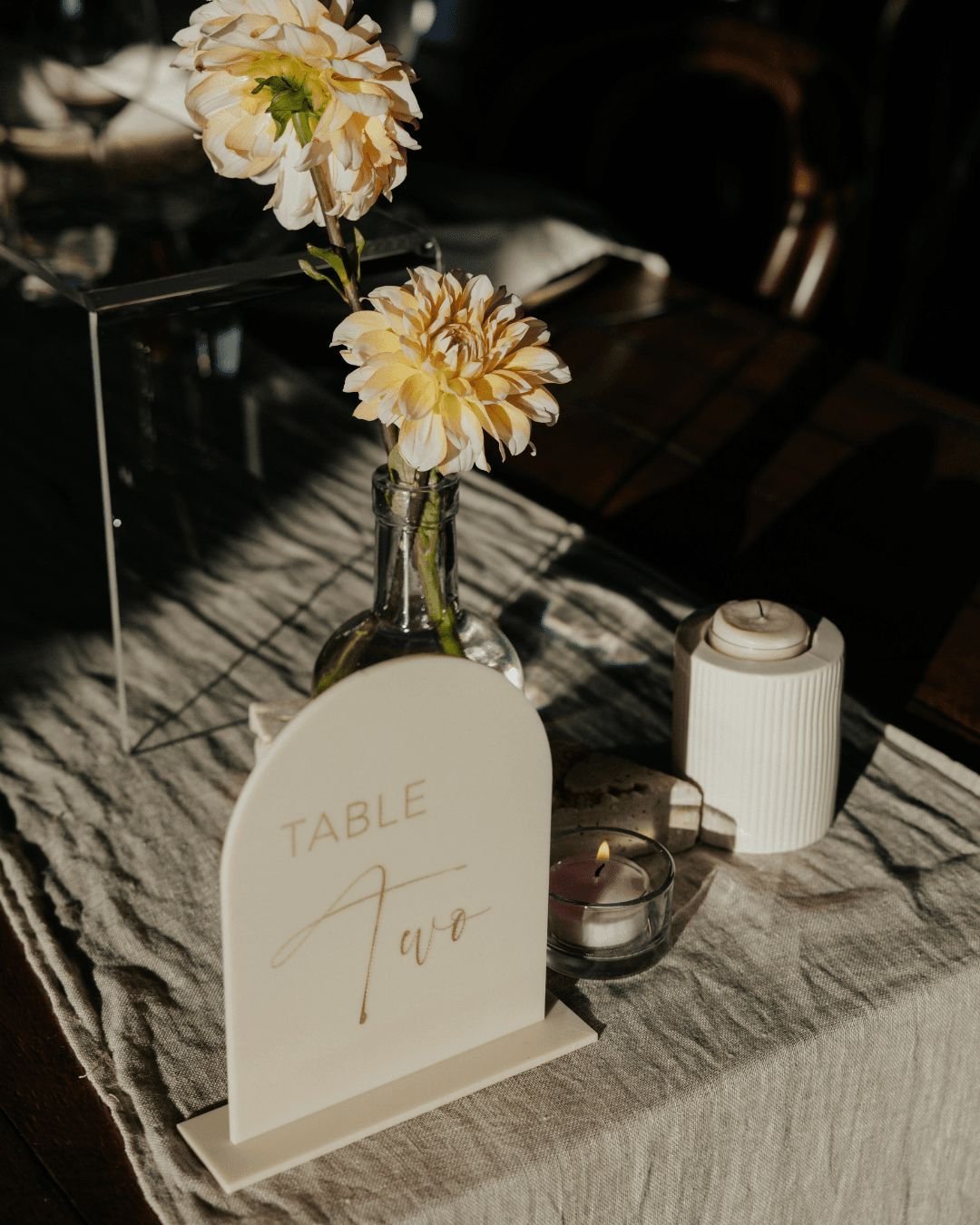 &quot;Where simplicity meets elegance ✨ At Petrichor Farm, we believe in the beauty of minimalism. These understated floral designs are proof that sometimes, less truly is more. Perfect for brides dreaming of a rustic-chic vibe for their special day.