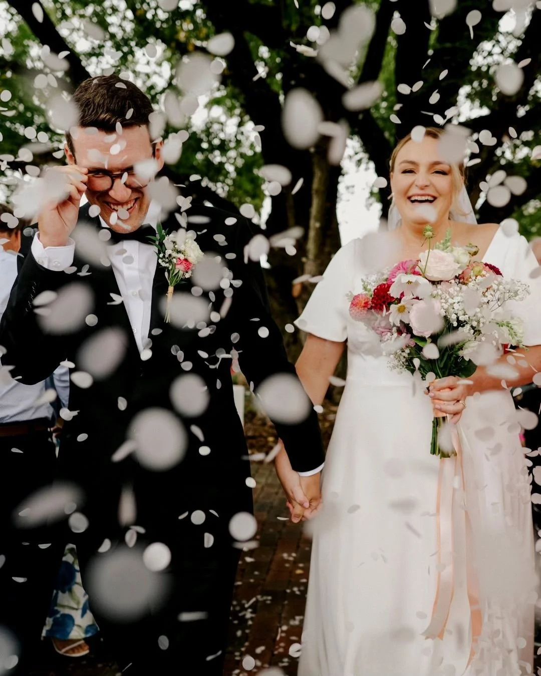 Is it even a celebration without a little confetti magic? 🎉🌸
There&rsquo;s nothing quite like that moment of just married, walking back up the aisle, and boom, a flurry of petals, or eco-friendly sparkle raining down as your people cheer you on.
At