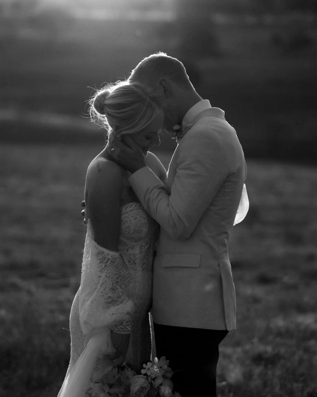The best wedding photos aren&rsquo;t about posing, they&rsquo;re about feeling. ✨📸
It&rsquo;s easy to worry about looking awkward, but here&rsquo;s the secret: focus less on the camera, and more on each other. Hold hands, whisper something silly, st