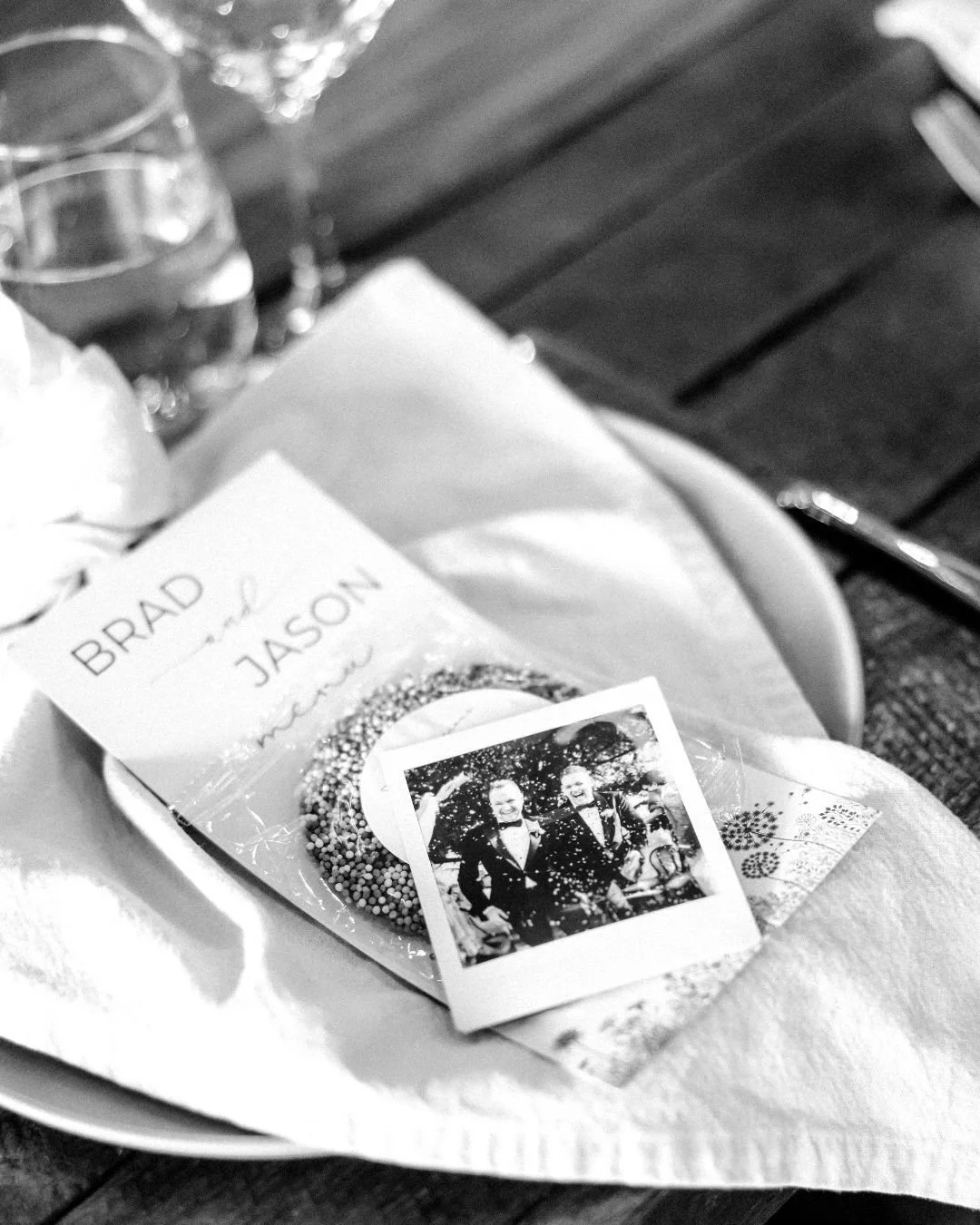 ✨ A little tip to elevate your reception tables ✨
We love when couples think beyond the usual d&eacute;cor, and instant print photos from your ceremony are such a clever (and heartfelt) touch. 💕
Imagine this: while guests are sipping champagne at co