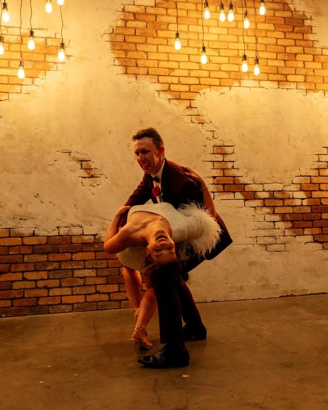💃 The perfect dip doesn&rsquo;t happen by accident&hellip; but it always gets a cheer! 🕺
There&rsquo;s something about that dance floor moment &mdash; the music hits its stride, the crowd gathers, and suddenly you&rsquo;re mid-spin, mid-laugh, mid-