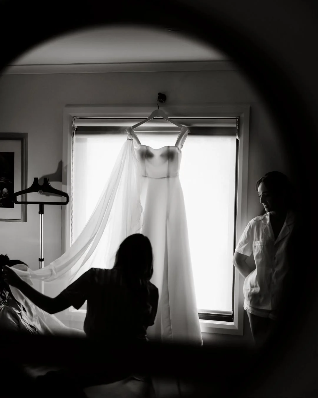 Photographing the wedding dress before it&rsquo;s worn is always a lovely idea. ✨
There&rsquo;s something magical about capturing it in its untouched moment, hanging softly in the cottage, catching the morning light, waiting for the day to unfold. It
