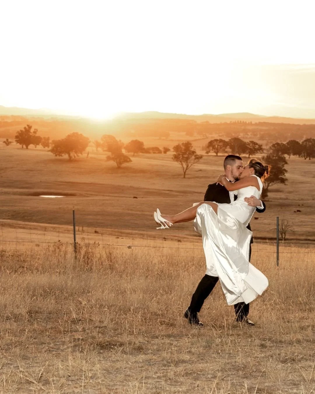 ✨ Why photographers love golden hour at Petrichor Farm ✨
That magical glow just before sunset isn't a myth.

As the sun drops behind the hills, the light softens, the shadows become gentler, and everything takes on a warm, romantic glow that's incred