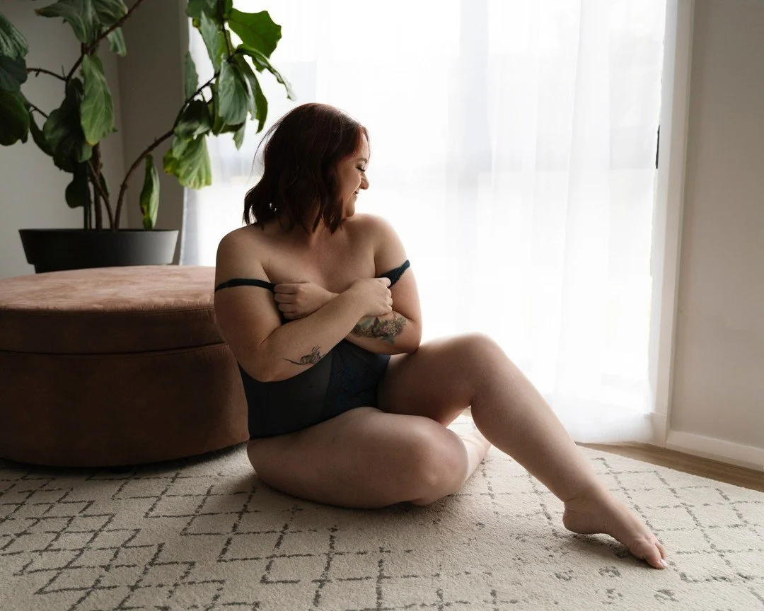 Step into a space designed just for you, here at Maru Collective.

Our boudoir sessions are more than photos; we provide an experience.
Sophisticated. Luxurious. Feminine. Fun.

From the moment you walk through our doors, you&rsquo;ll feel supported,