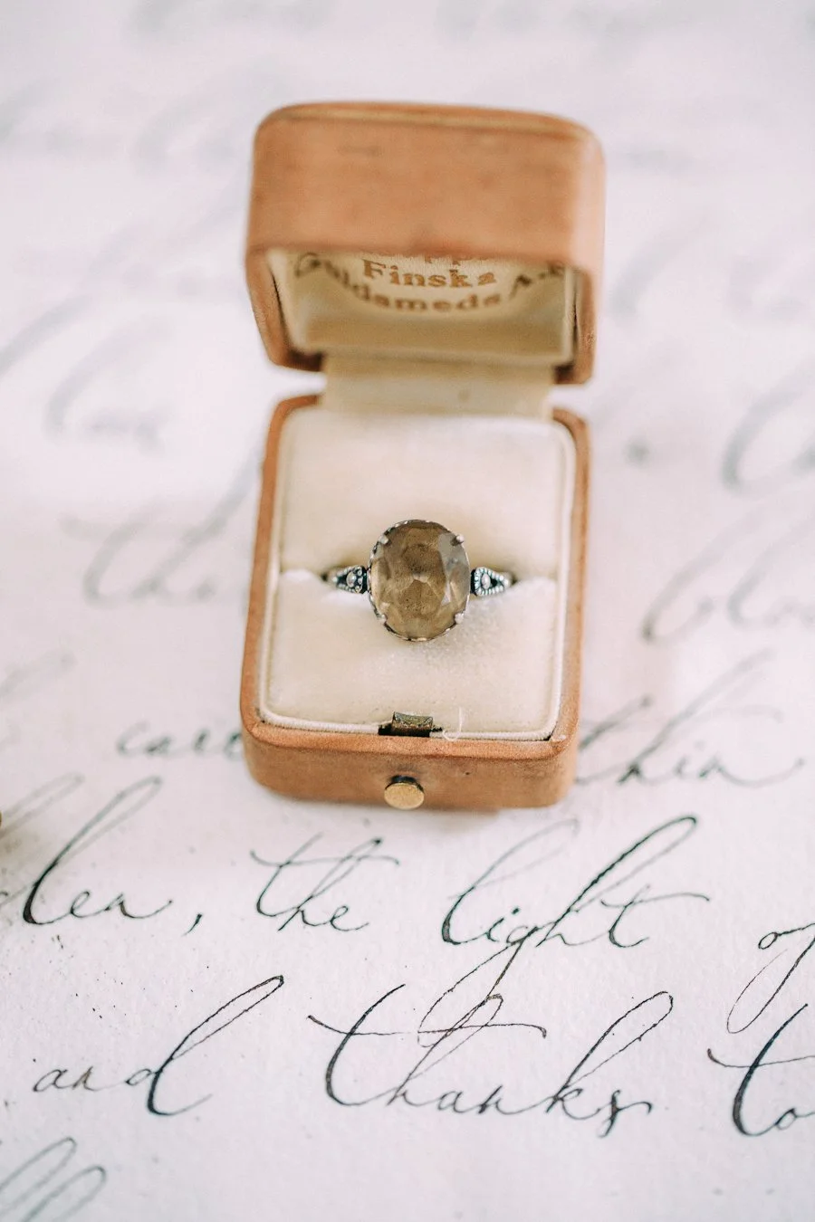 Styled-bridal-shoot-Mustion-linna-wedding-photographer-Petra-Veikkola-25.jpeg