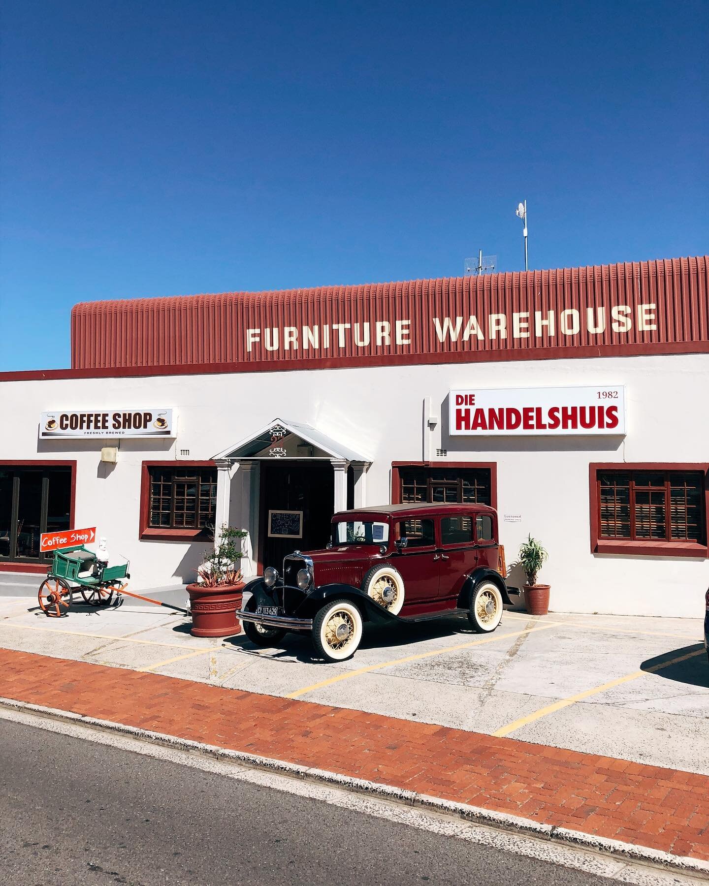 Established in 1982, Die Handelshuis is proudly family owned &amp; operated. We specialise in good quality, second-hand &amp; antique furniture and cars. We really have something for everyone 😁👌

Stop by for a browse &amp; a coffee, we&rsquo;re ope