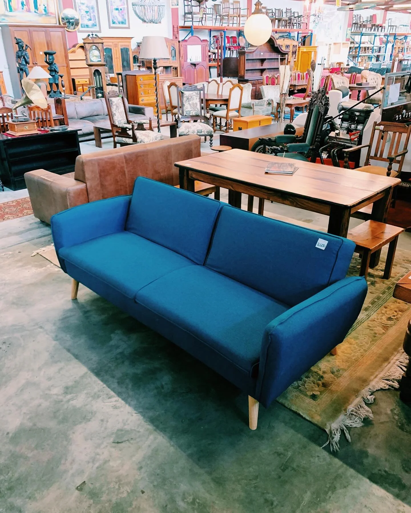Super stylish and super functional. Marine blue sleeper couch. Flip down one side or both.

Price: R3250

Dimensions:
L-2,1m
D-1,15m (Folded down)
D-900mm (Folded up as a couch)