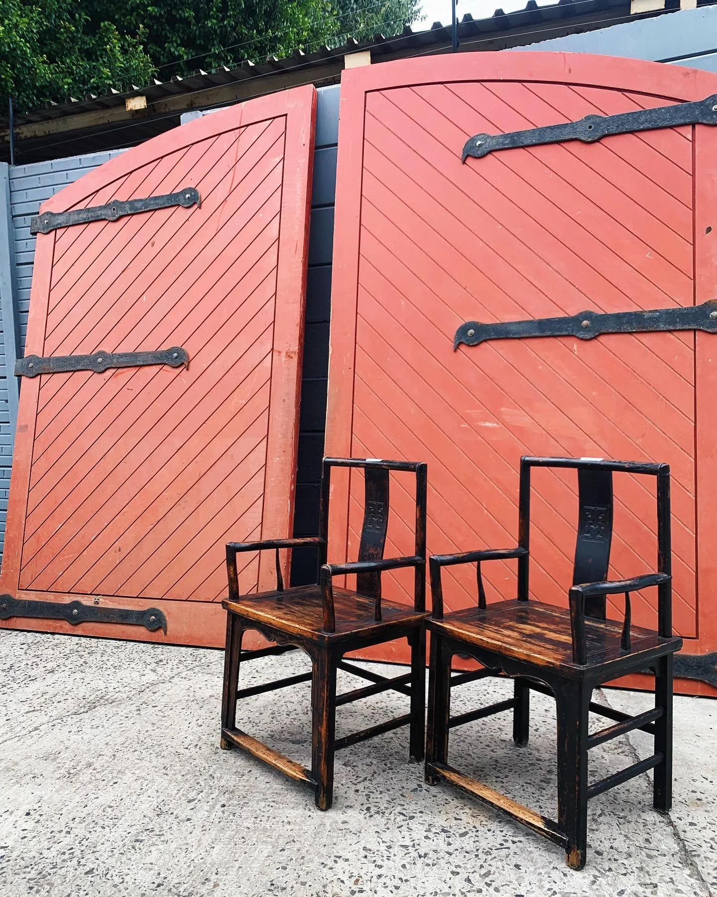 We have this amazing set of barn/cellar doors available in fire truck red, finished with cast iron hinges.

Very solid and heavy. Perfect finish for your home.

Price: R35 000

Total measurements:
L-3,6m (Each door 1,8m)
H-2,95m

Chairs pictured for 