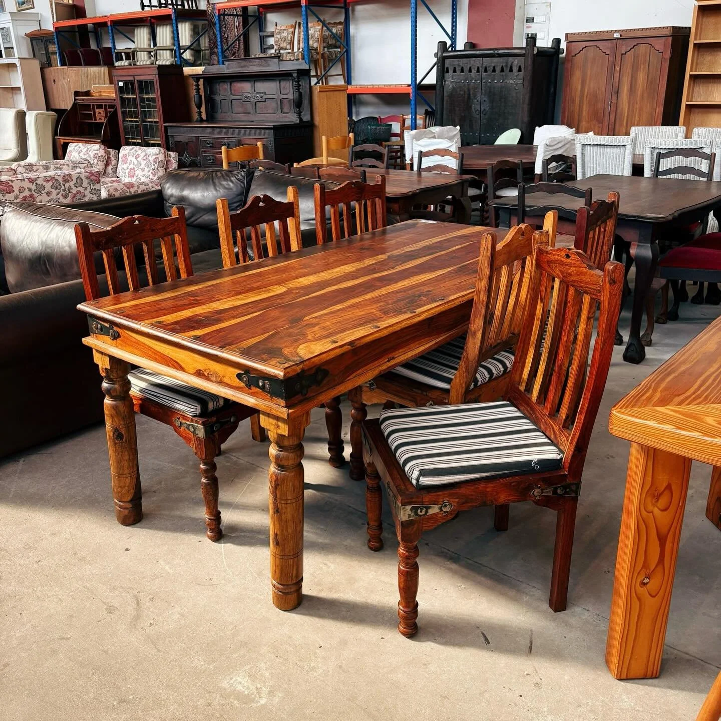 Stop by to browse our massive selection of great quality, second hand furniture 😁