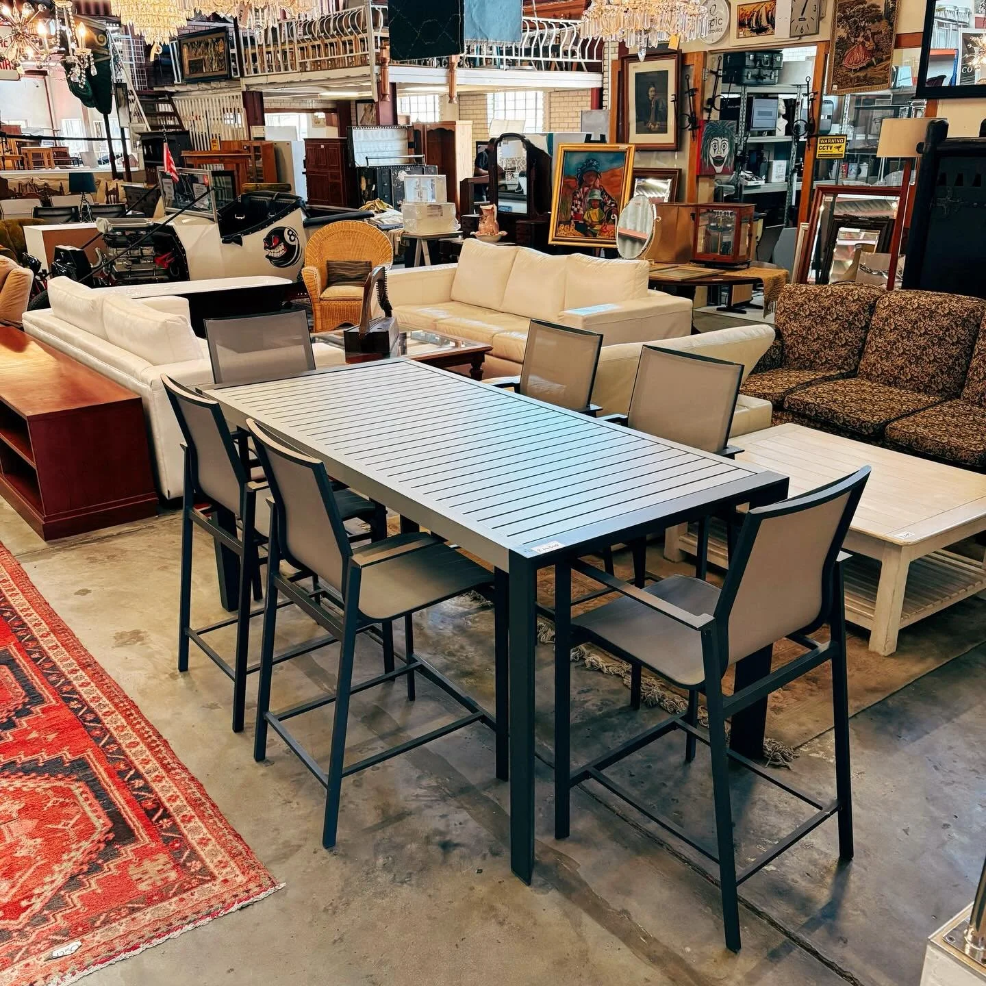 Die Handelshuis just got fully restocked with great quality, secondhand furniture. Stop by for a coffee and a browse 😁