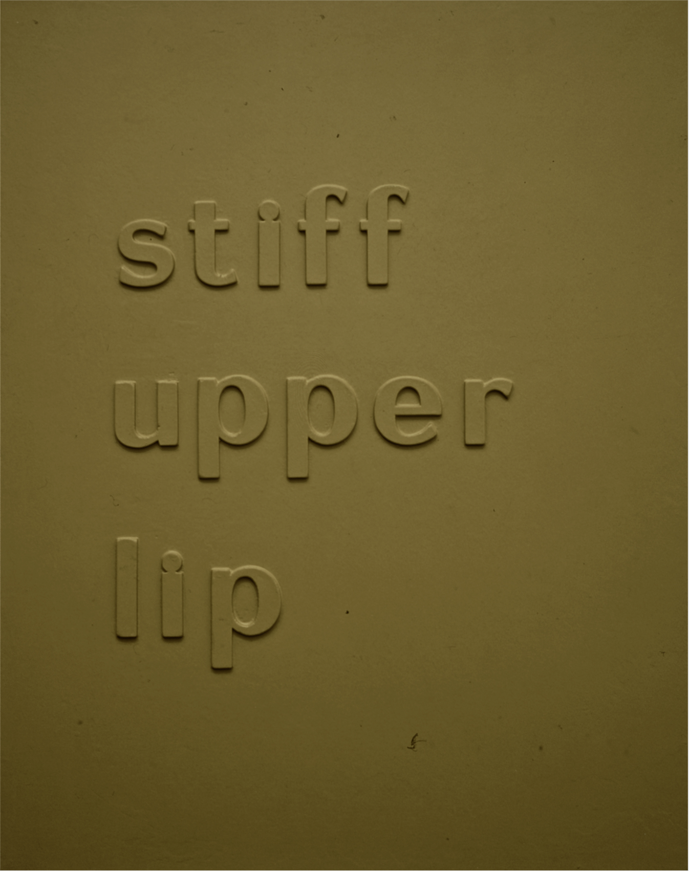 Cat. n. 93  
stiff upper lip, 1966,  vernice industriale, legno, lettere di sughero,  90 x 70 x 6 cm 