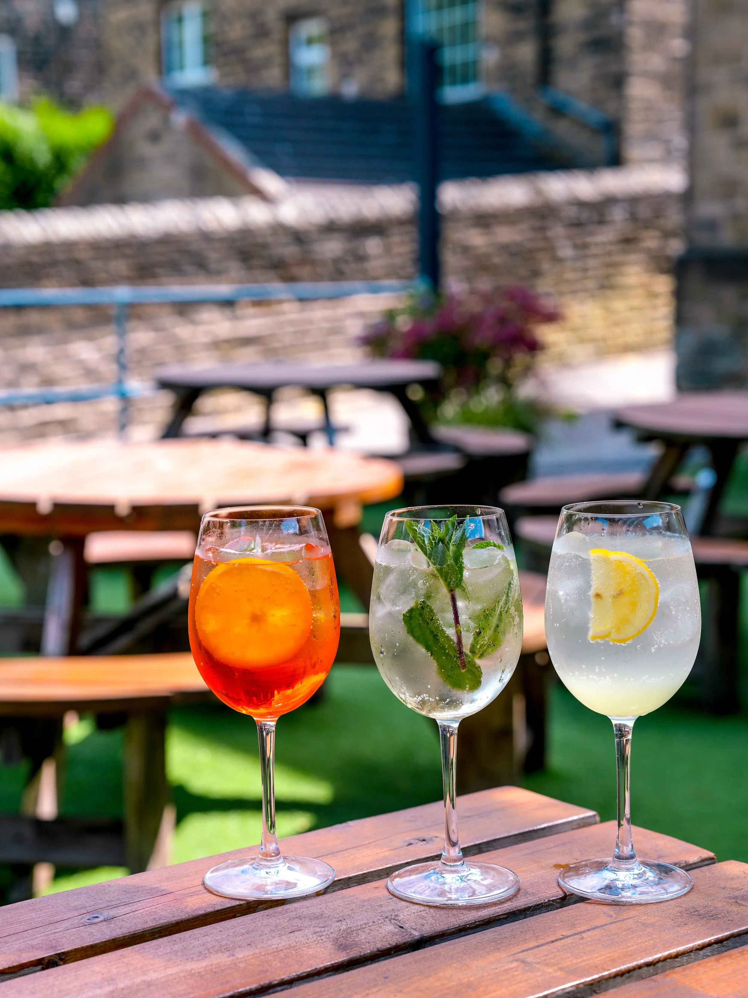 ☀️ SUNDAY SORTED 🍹⚽️

The sun is out and there&rsquo;s nowhere better to spend your Sunday than in the Great Northern garden! 🌿🍻

Grab a cold pint, make the most of 2 for &pound;12 cocktails or 2 for &pound;16 spritz, tuck into some good food and 