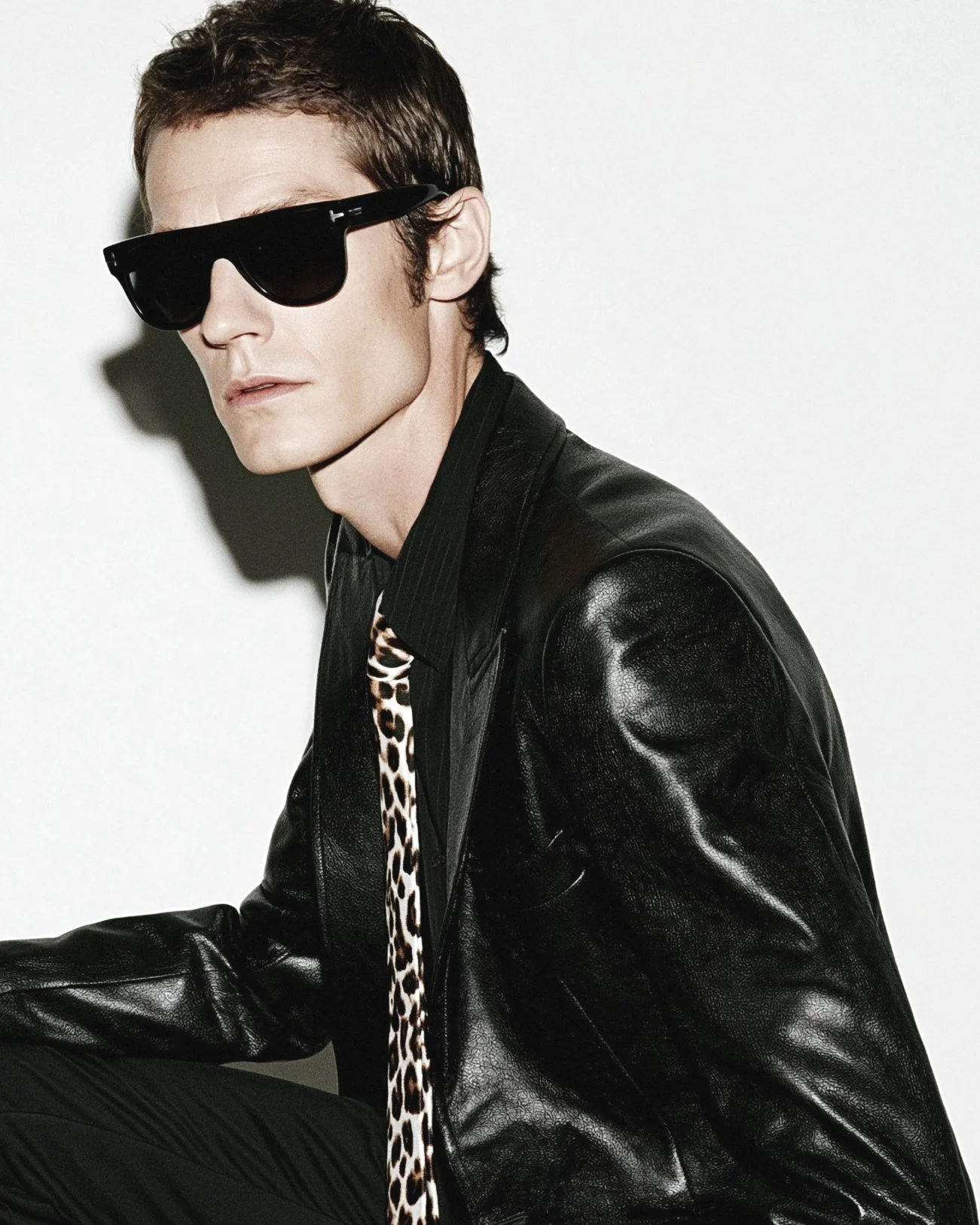JORDANLARZ_httpss.mj.runopeuRwk61uo_tom_ford_--ar_45_--raw_--_067f0801-d92b-4208-93f0-9fa41c3436d1_2 1.jpg