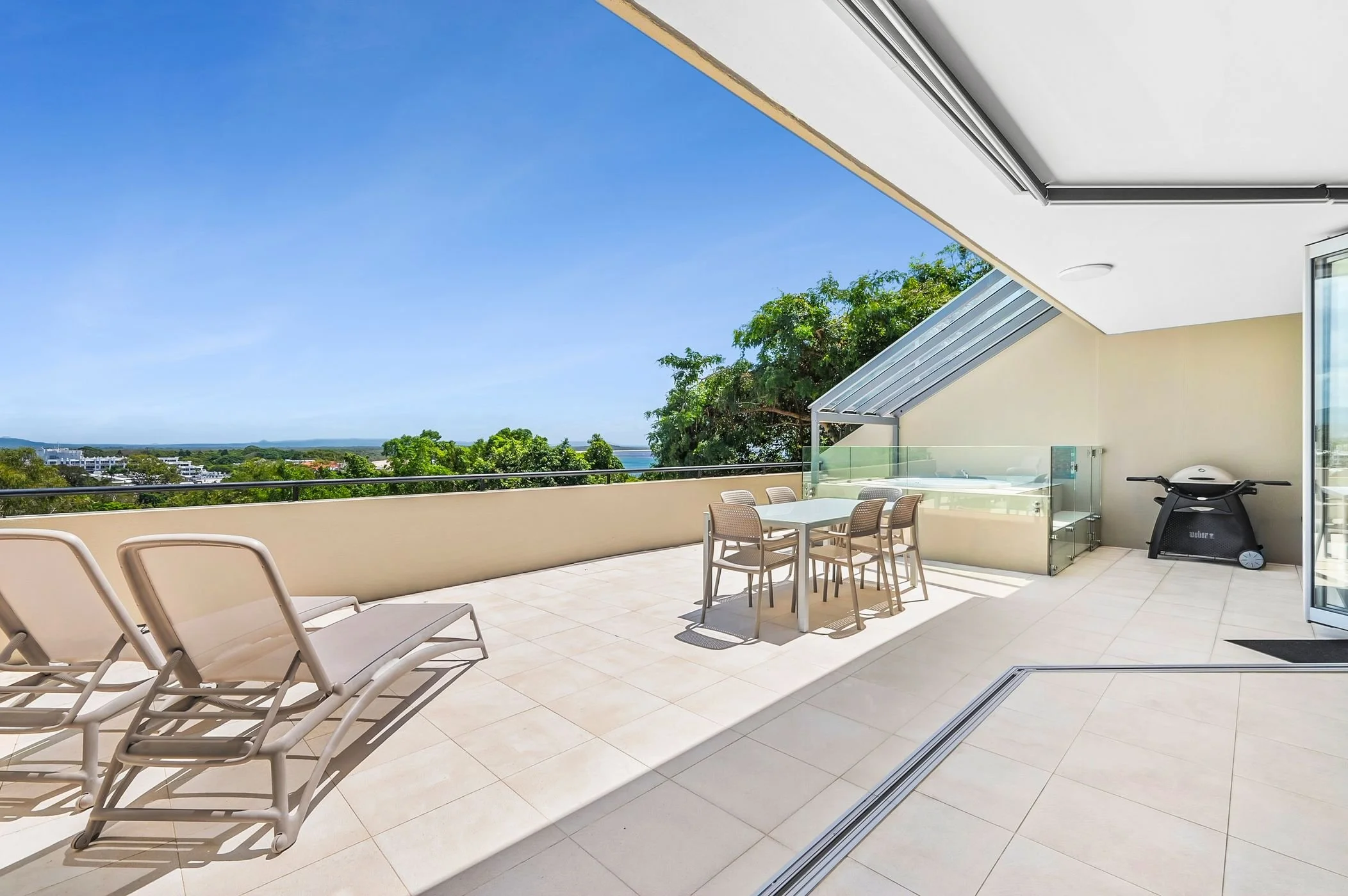 Apartment_10_balcony_wide.jpg