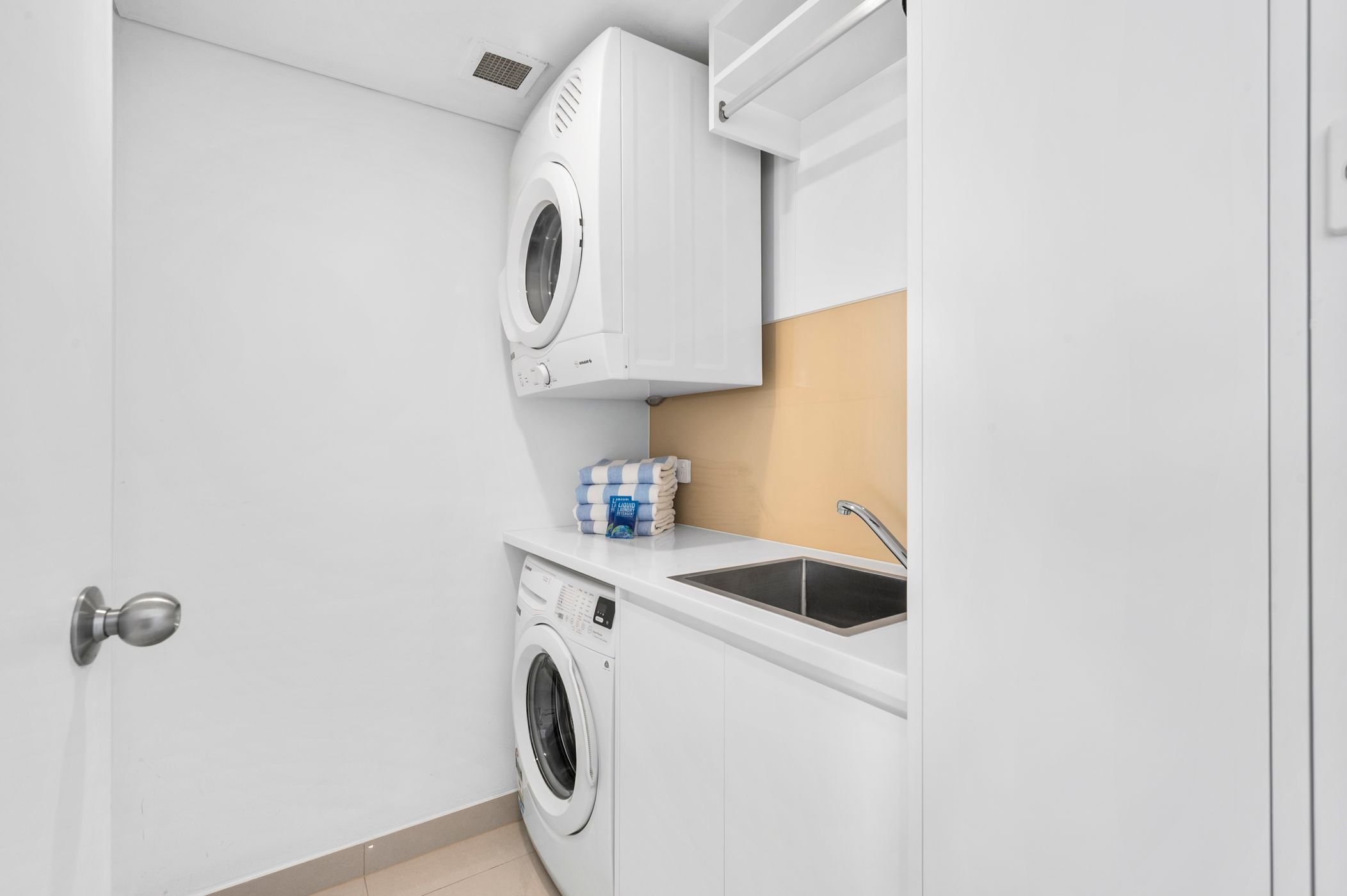 Apartment_6 laundry(1).jpg