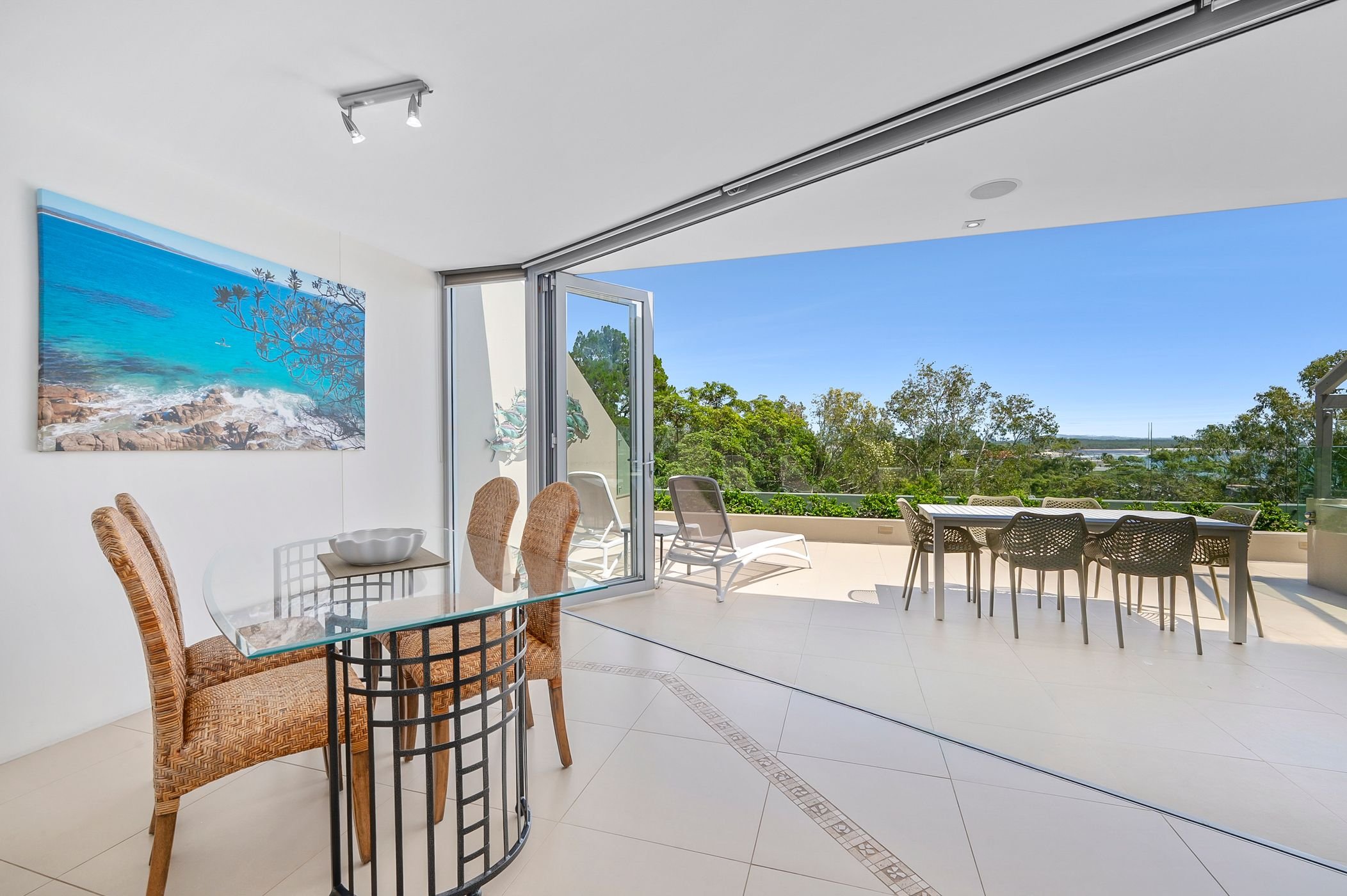 02. Apartment_8_dining_room_and_balcony.jpg
