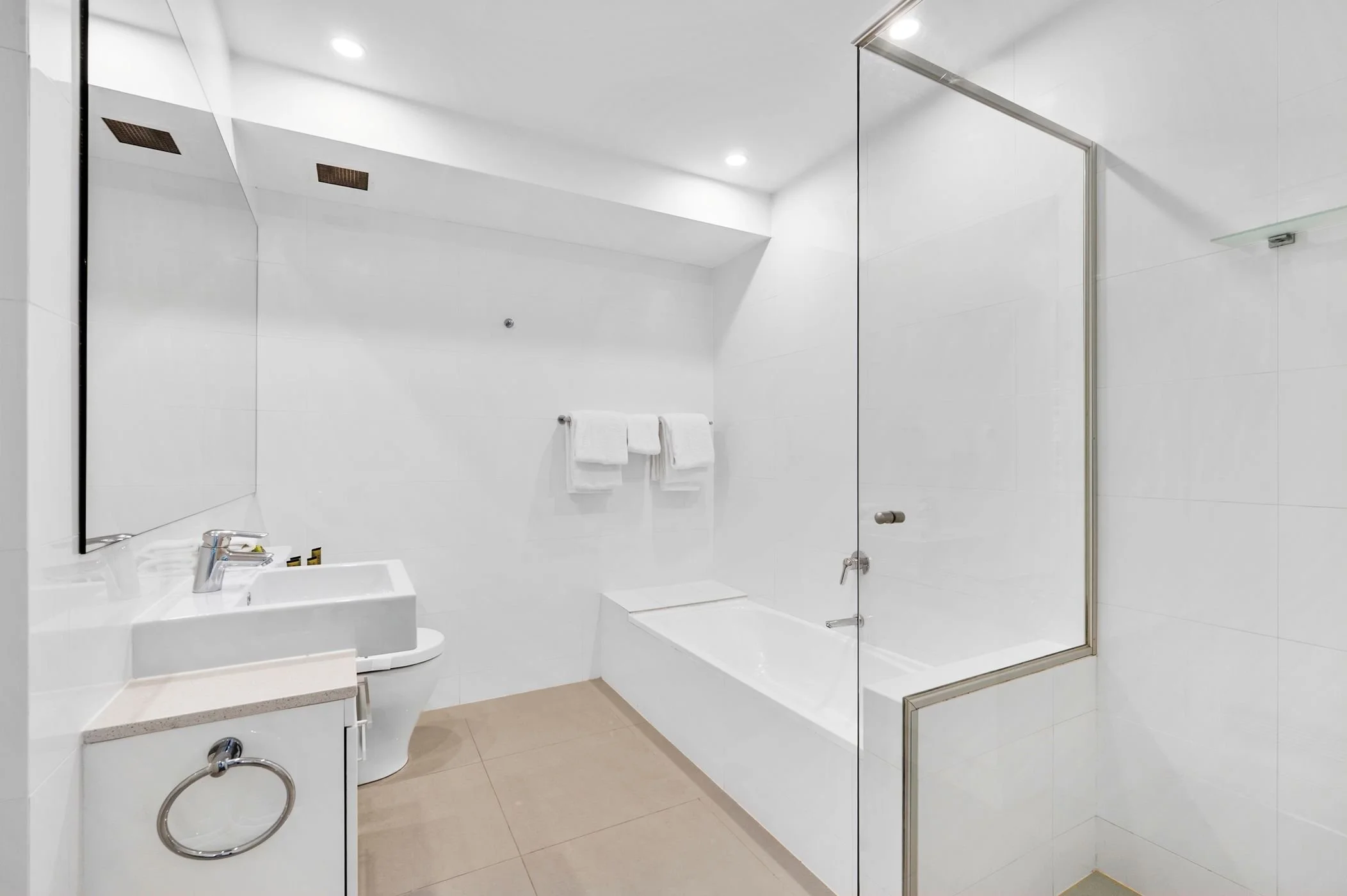 Apartment_6 bathroom (2).jpg