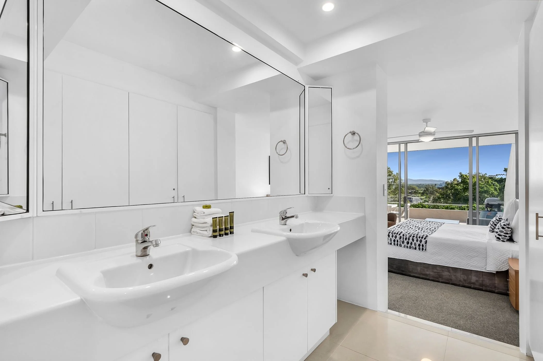 Apartment_6 bathroom ensuite (4).jpg