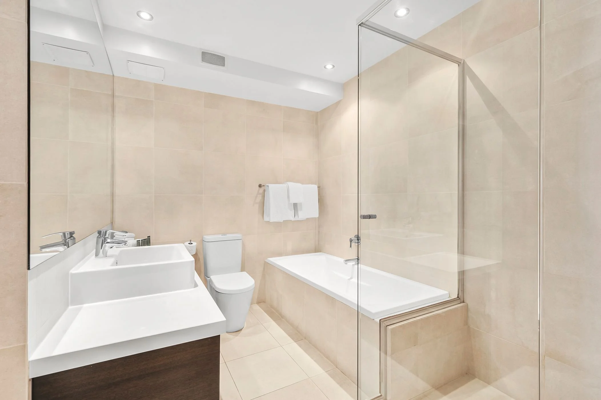 Apartment_10_bathroom.jpg