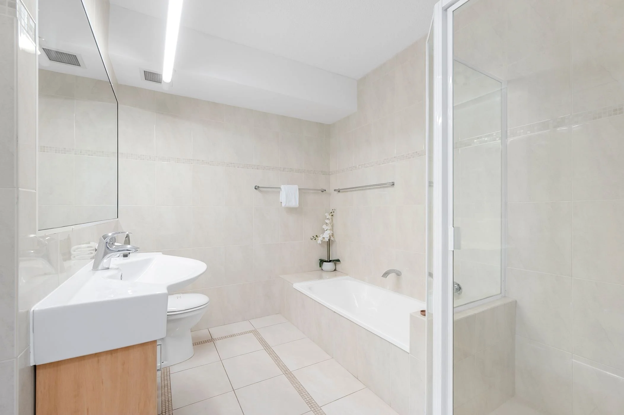 27. Apartment_17_bathroom.jpg