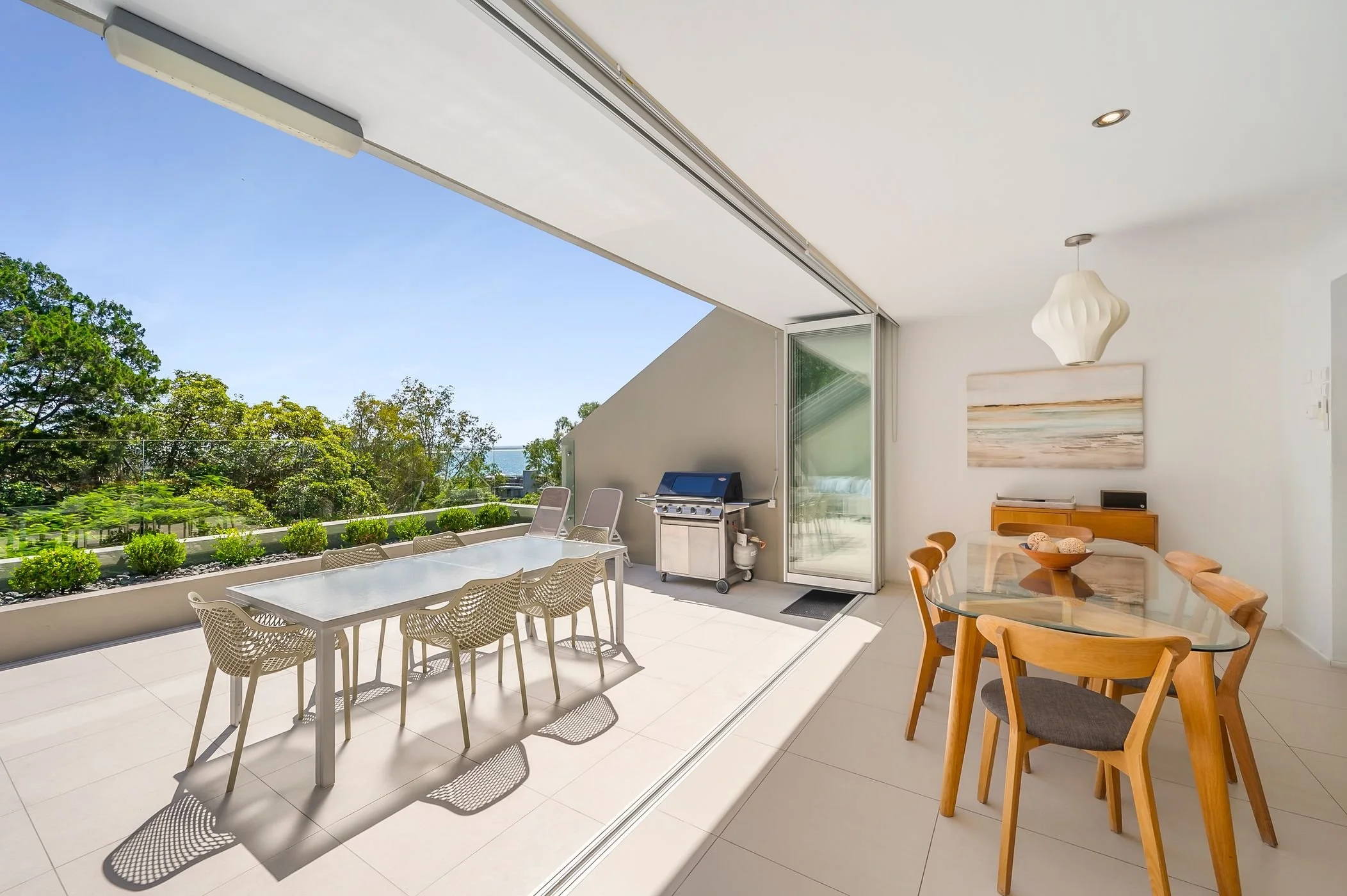 03. Apartment_9_dining_room_and_balcony.jpg