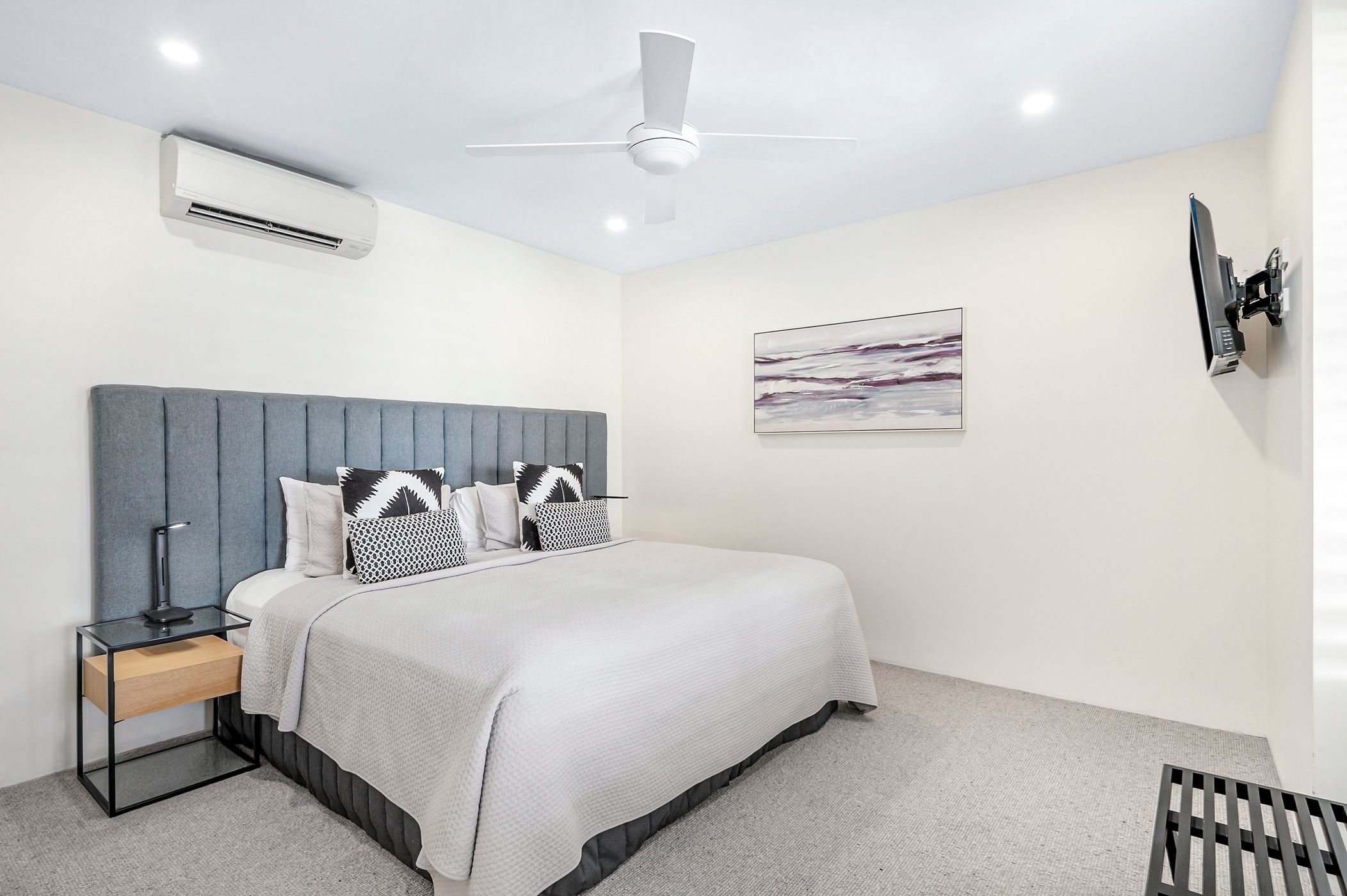 31. Apartment_14_second_bedroom.jpg