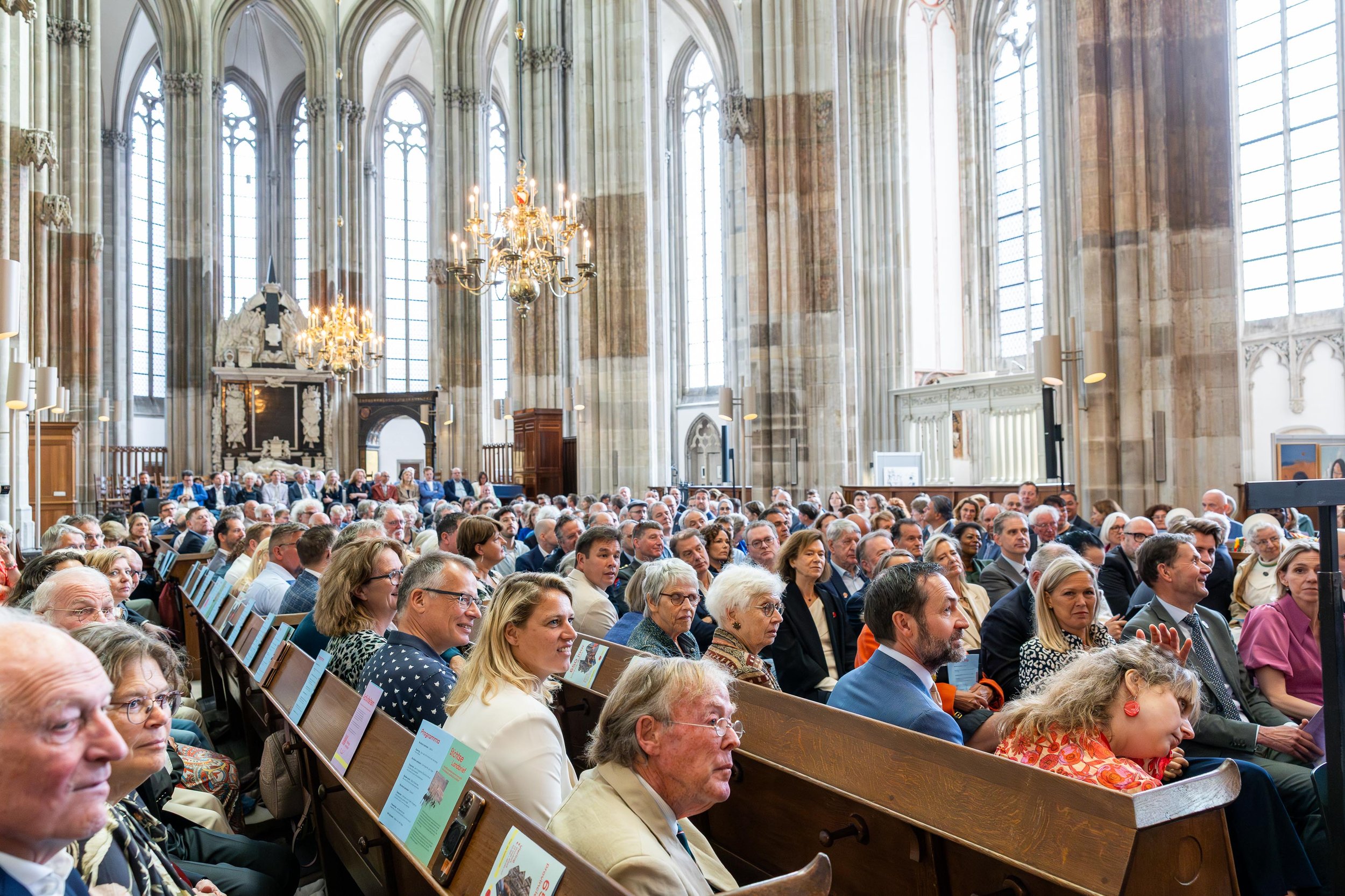 Viering in de Dom LR-52.jpg