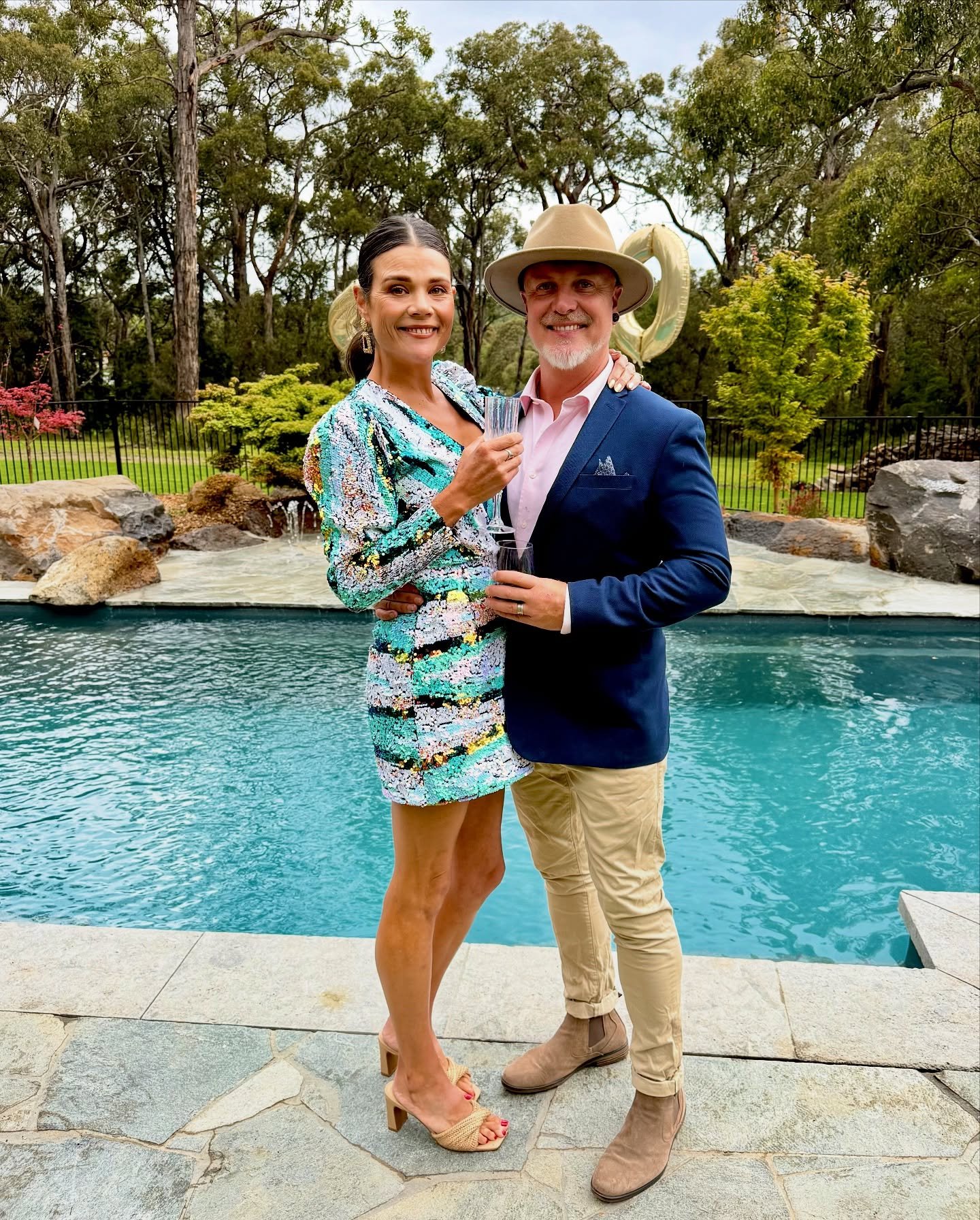 Been awhile since we frocked up. Swapping shorts for some heels to celebrate a very special gals bday!!

Dress thanks to @the_style_squad 🫶😍 absolute GEMS

Happy birthday @becjjohnson we love you so much! 🙌🩷

#party #thestylesquad #outtathevan #c