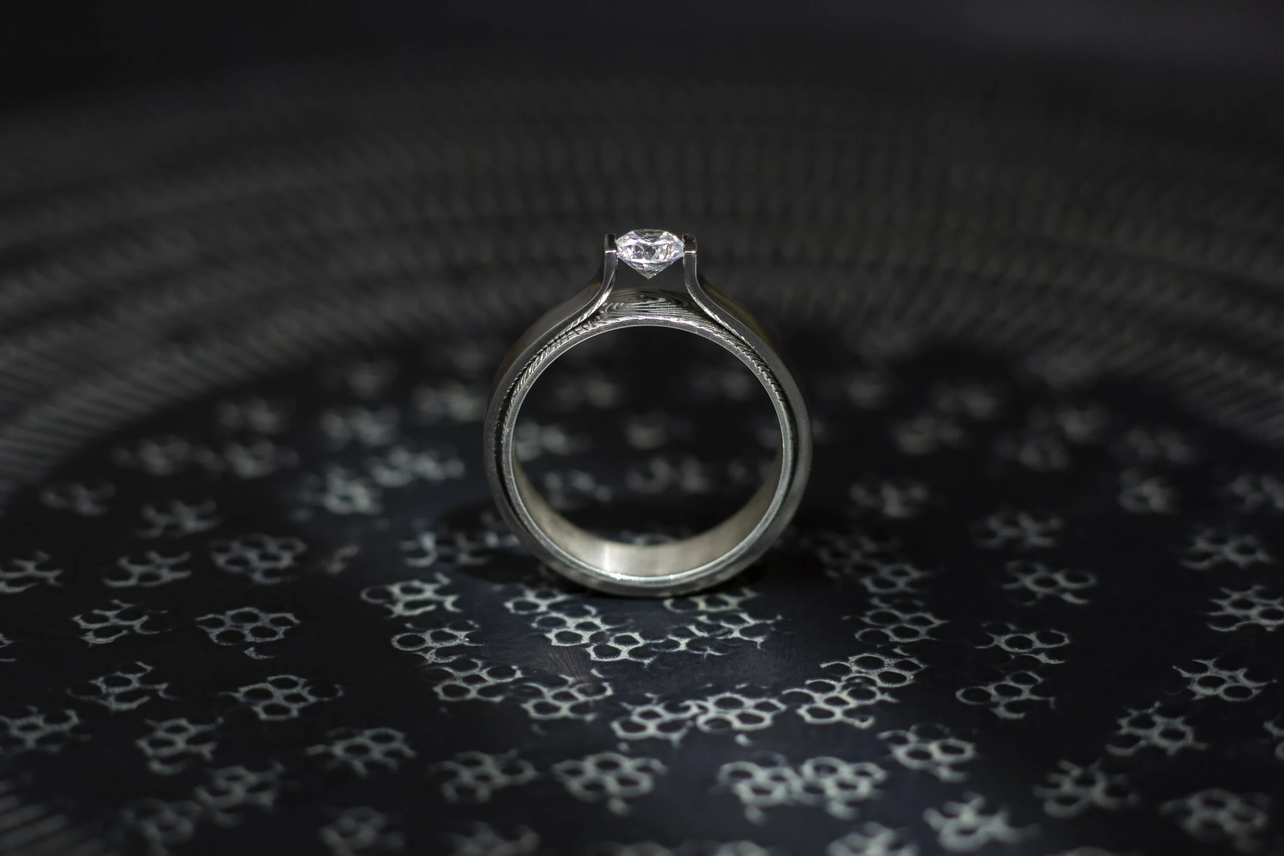 Titanium solitair ring, Dutch Design, Vingerafdruk, Fingerprint, Solitair ring with fingerprint, Solitair ring met vingerafdruk met diamant, fingerabdruk ring, Design ring