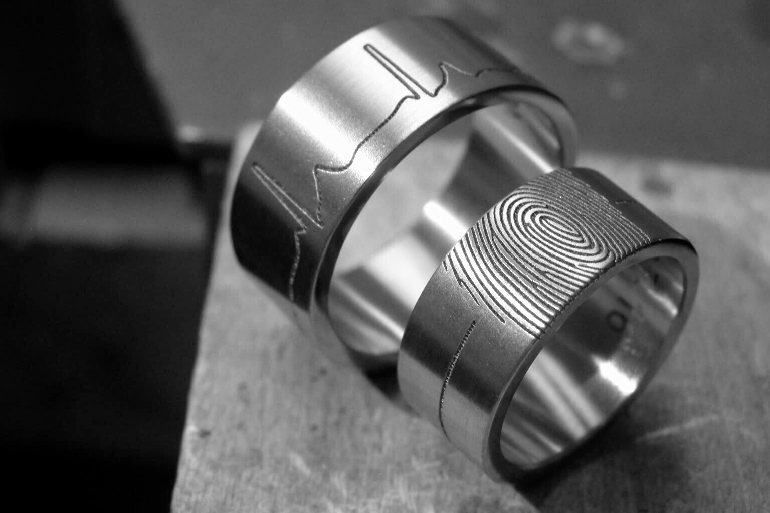 ecg-van-in-ring-design-ringen-bijzondere-sieraden-hartslag-ring-ring-met-hartslag-hartslagringen-hartslag-ringen-met-de-hand-gemaakt-hartslag-sieraden-ecg-sieraden-ecg-ringen