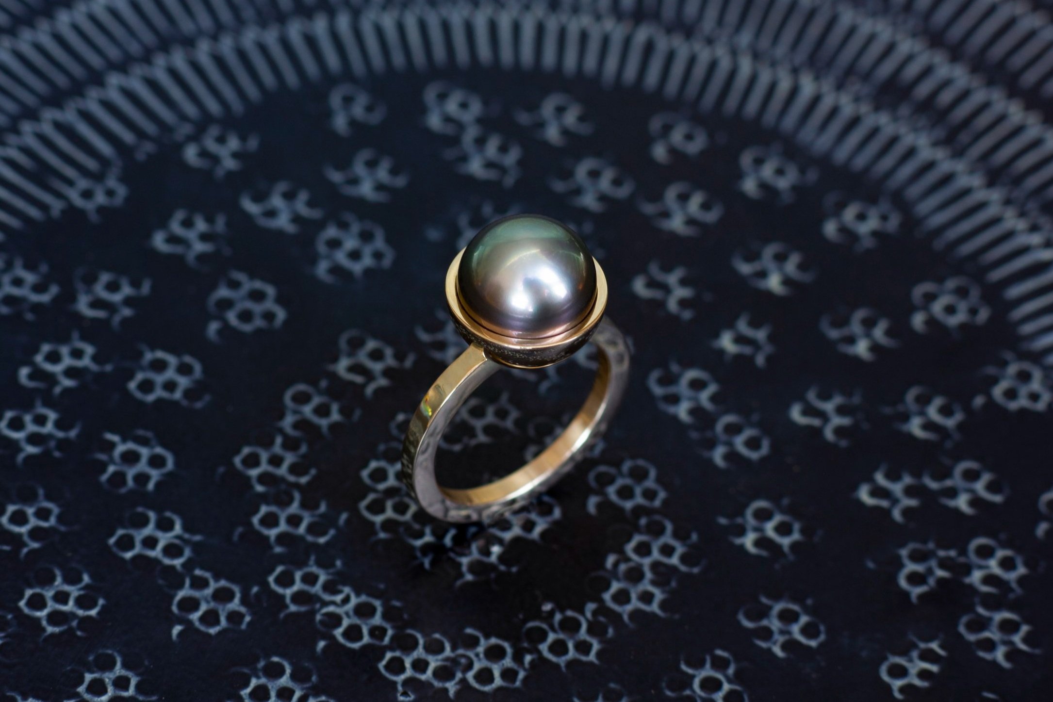 Tahitian-pearl-ring-Golden-Tahitian-pearl-ring-Golden-ring-with-tahitian-pearl-Gouden-tahiti-parel-ring-Tahiti-parel-ring-Robert-Klara