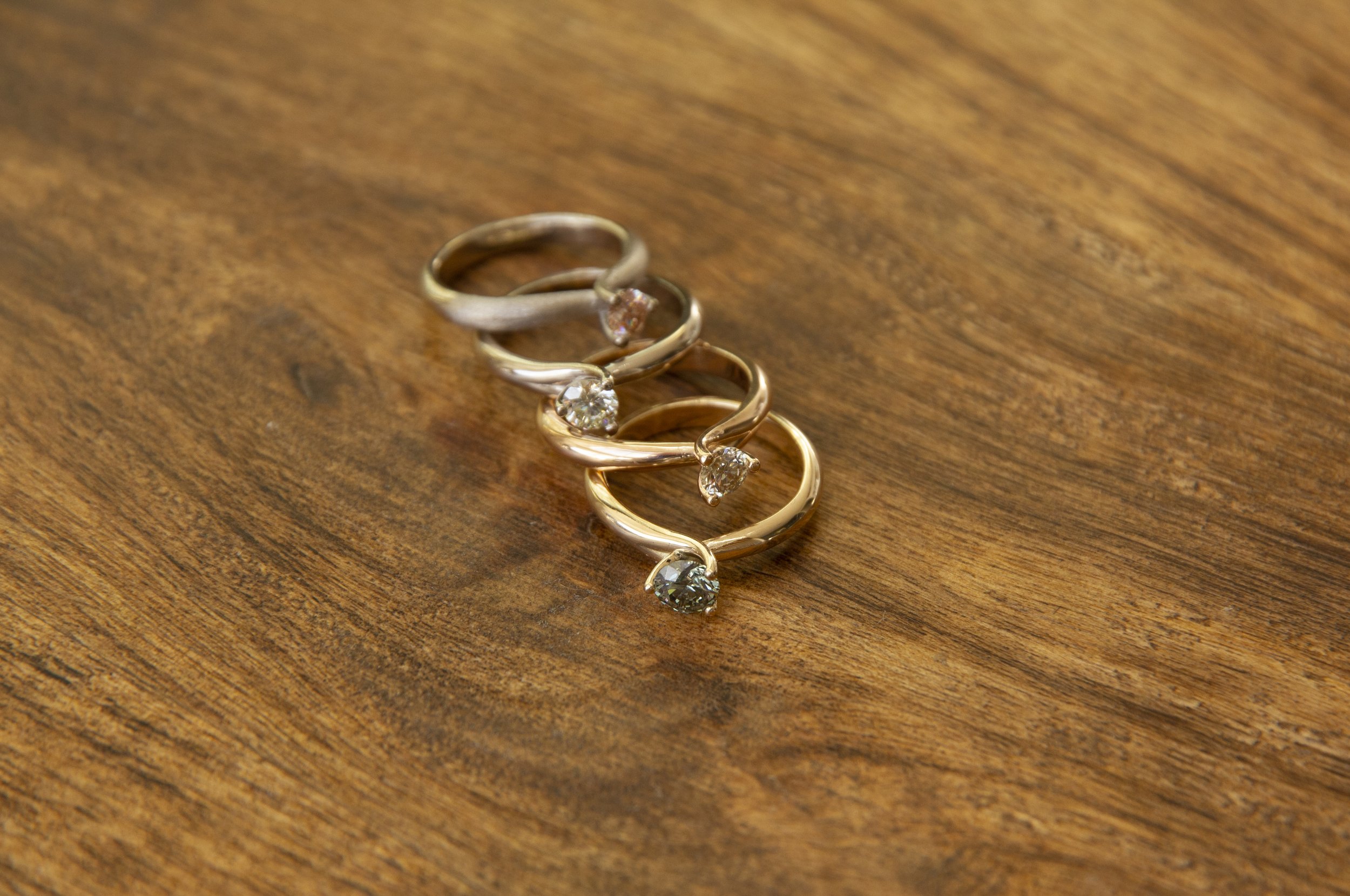 Gouden Solitair ring met groenen diamant, diamante trouwring, diamante verlovings ring, bijzondere trouwringen, Gekleurde diamant 10.jpg