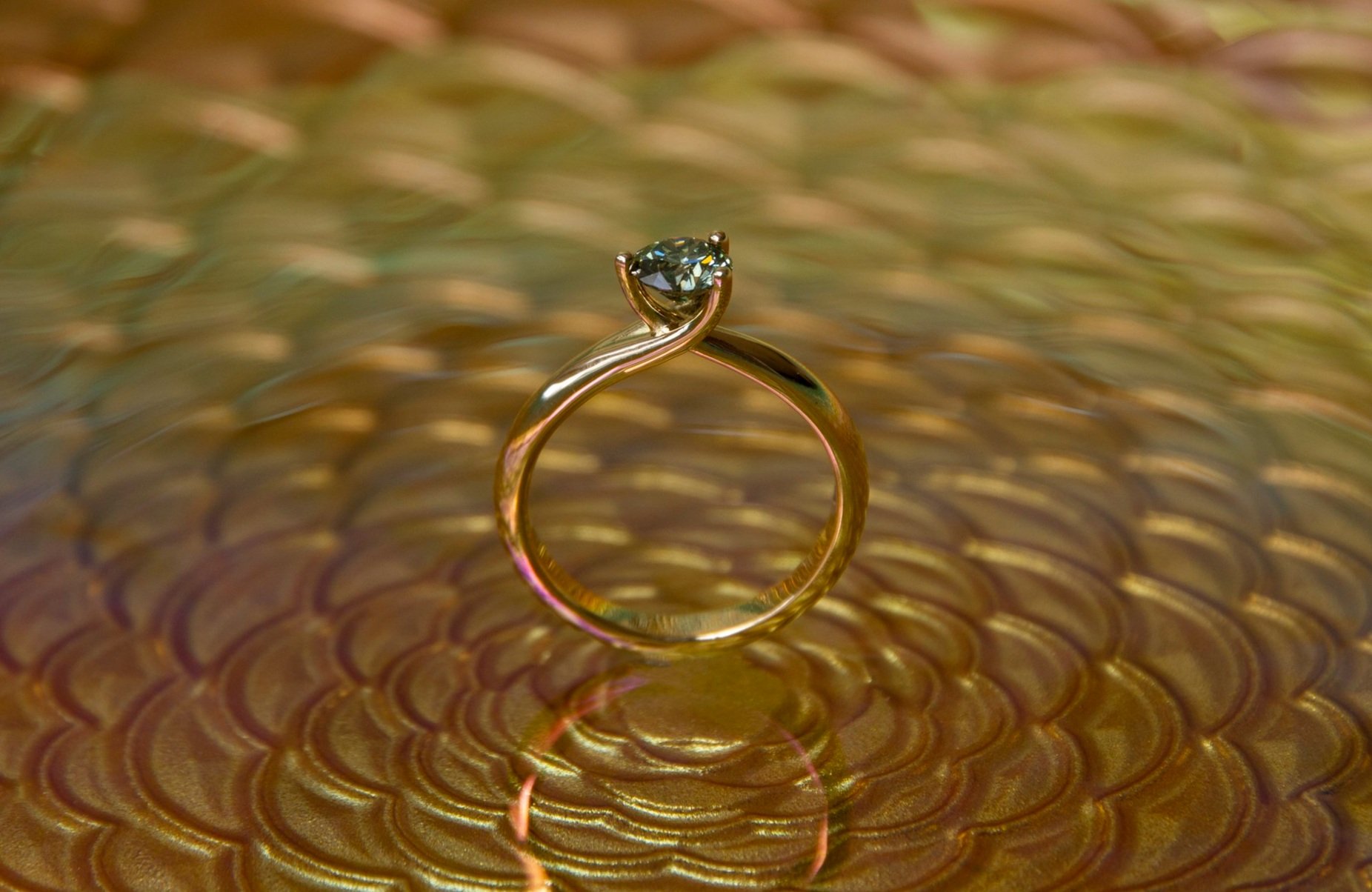 Gouden+Solitair+ring+met+groenen+diamant%2C+diamante+trouwring%2C+diamante+verlovings+ring%2C+bijzondere+trouwringen%2C+Gekleurde+diamant+6.jpg