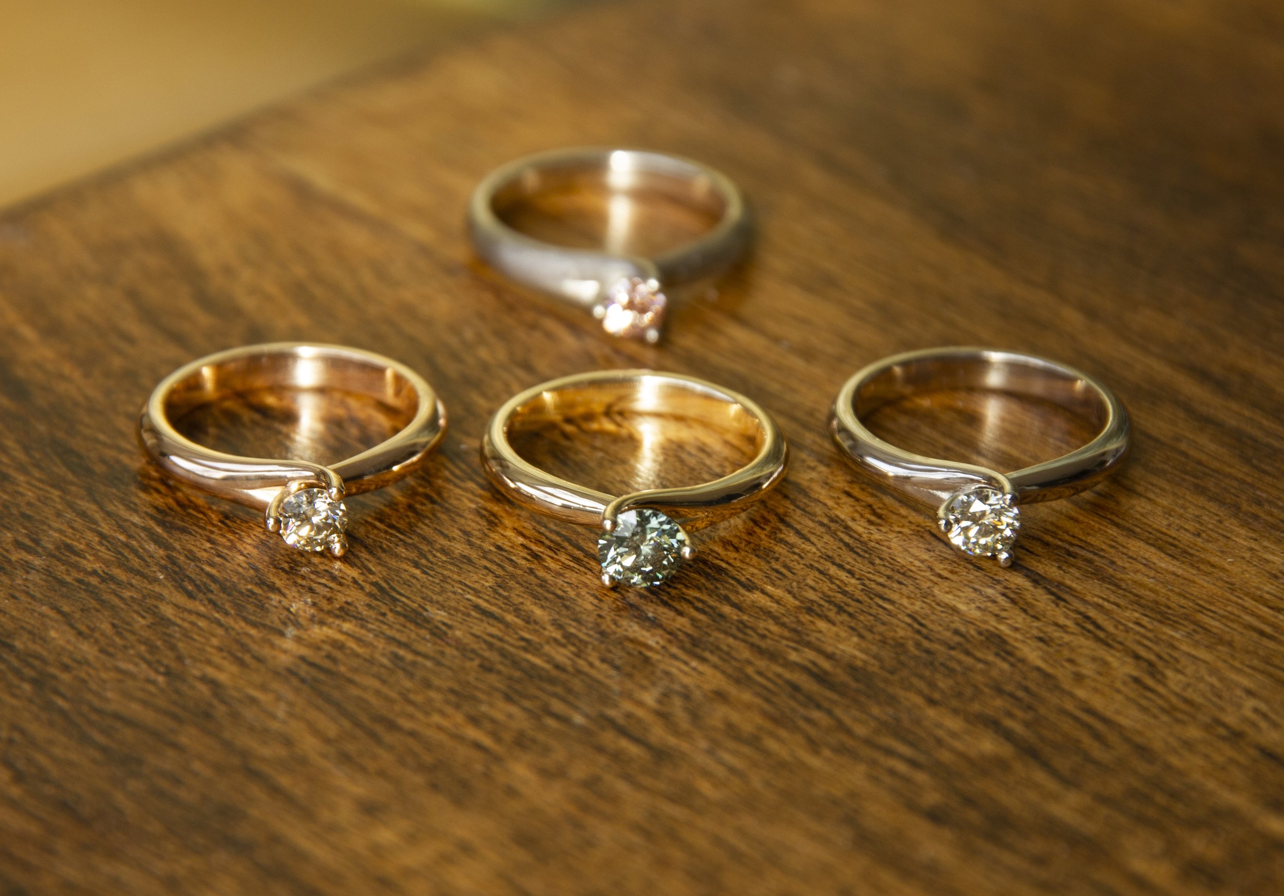 Gouden Solitair ring met groenen diamant, diamante trouwring, diamante verlovings ring, bijzondere trouwringen, Gekleurde diamant 3.jpg