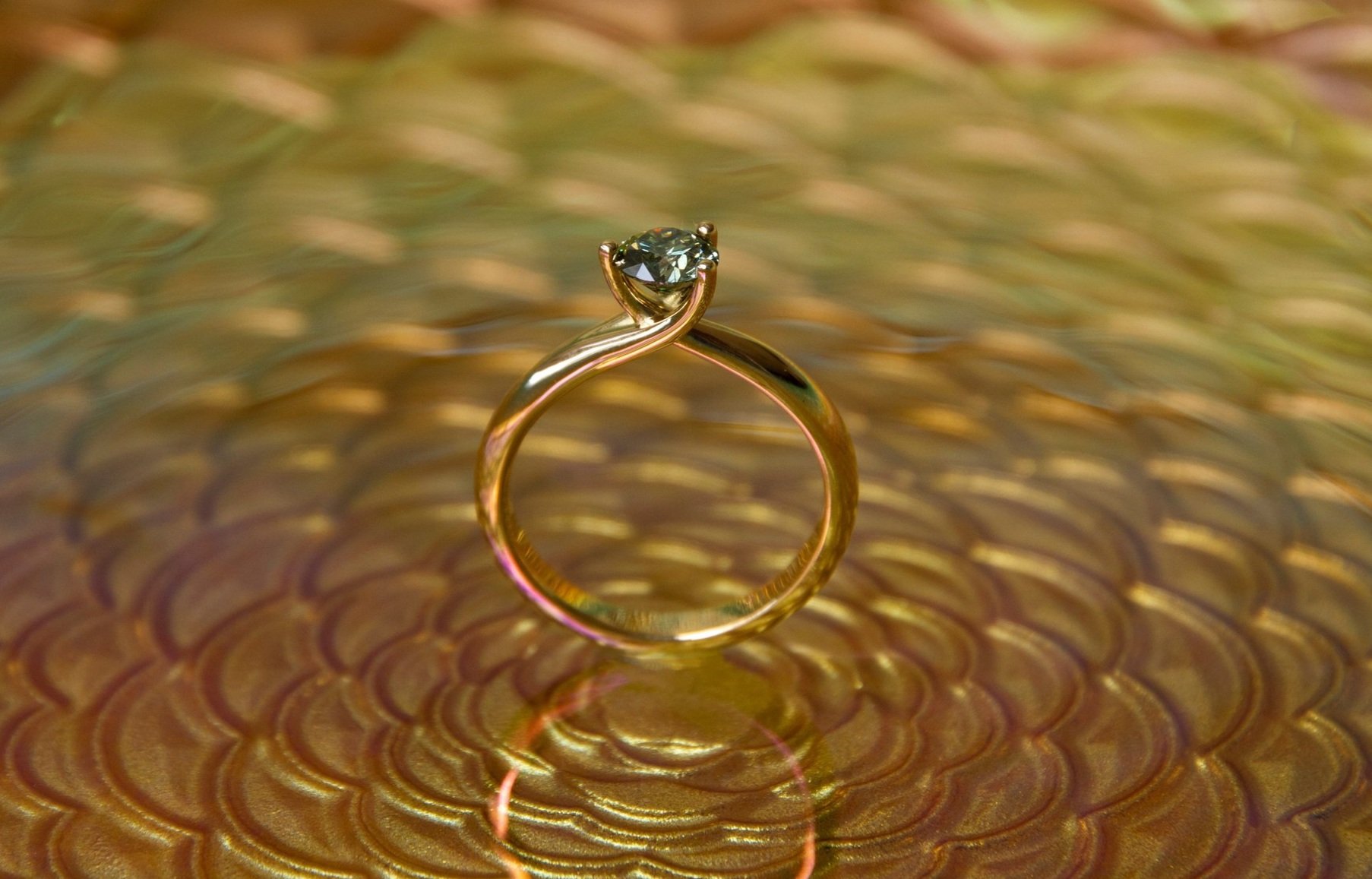 Gouden+Solitair+ring+met+groenen+diamant%2C+diamante+trouwring%2C+diamante+verlovings+ring%2C+bijzondere+trouwringen%2C+Gekleurde+diamant+5.jpg