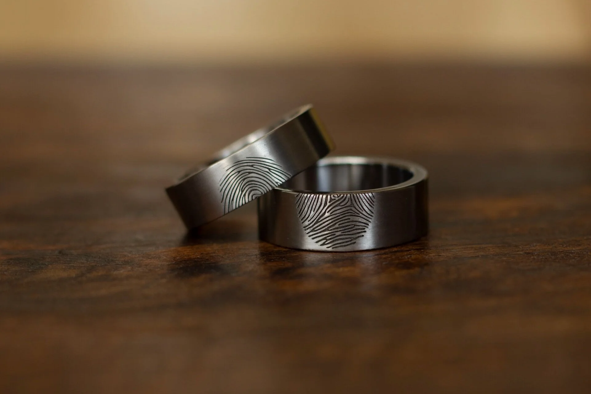 Bijzondere-trouwringen-speciale-trouwringen-vingerafdruk-ringen-vingerafdruk-ring-design-ringen-Kool-Design-Dutch-Design