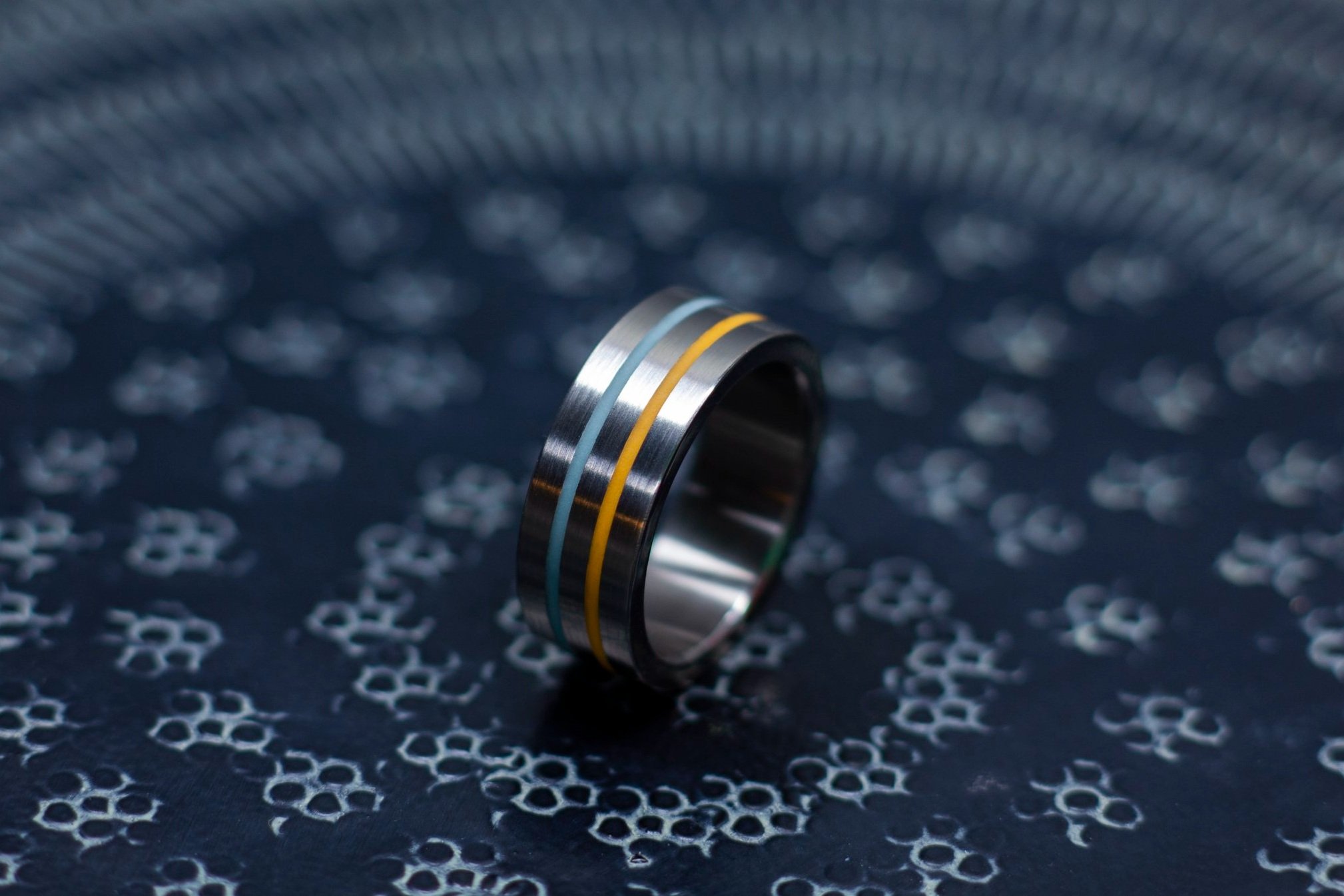 glow-in-the-dark-ringen lichtgevende-trouwringen ringen-die-licht-geven licht-op-in-het-donker lichtgevende-sieraden