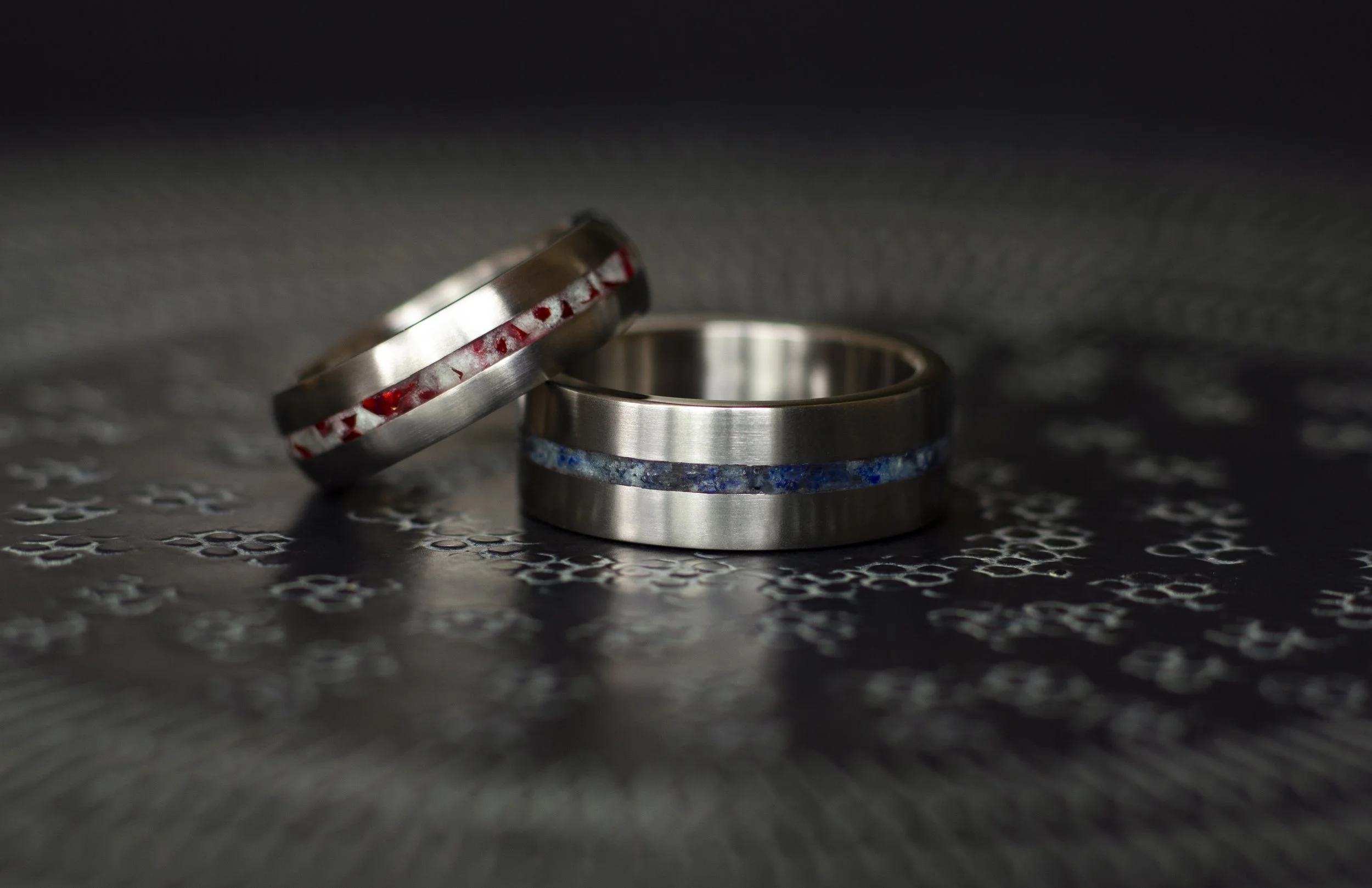 Lichtgevende-trouwringen-glow-in-the-dark-trouwringen-Partnerringen-partner-ringen-bijzondere-trouweringen-speciale-of-aparte-trouwringen-unieke, 1.jpg