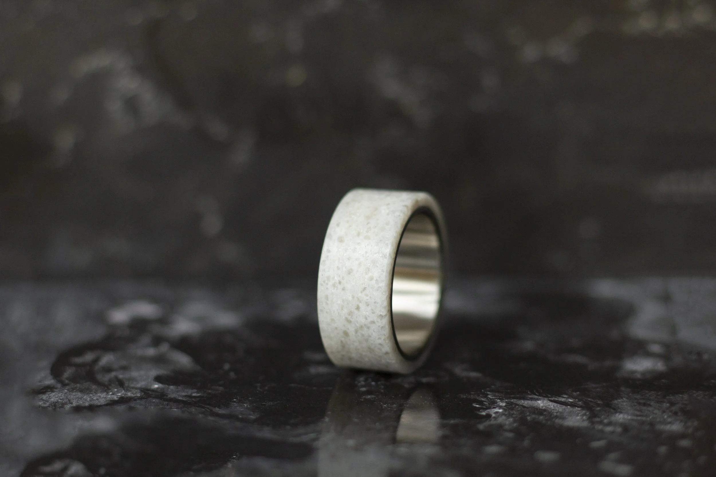 kwarts-composiet-ringen-tijdloos-elegant-duurzaam-vakmanschap-modern-design-luxe-sieraden-888.jpg