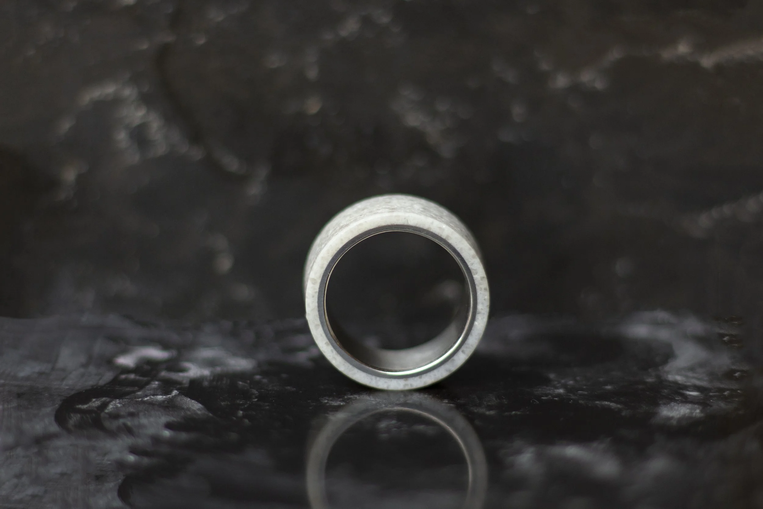 kwarts-composiet-ringen-tijdloos-elegant-duurzaam-vakmanschap-modern-design-luxe-sieraden-11.jpg