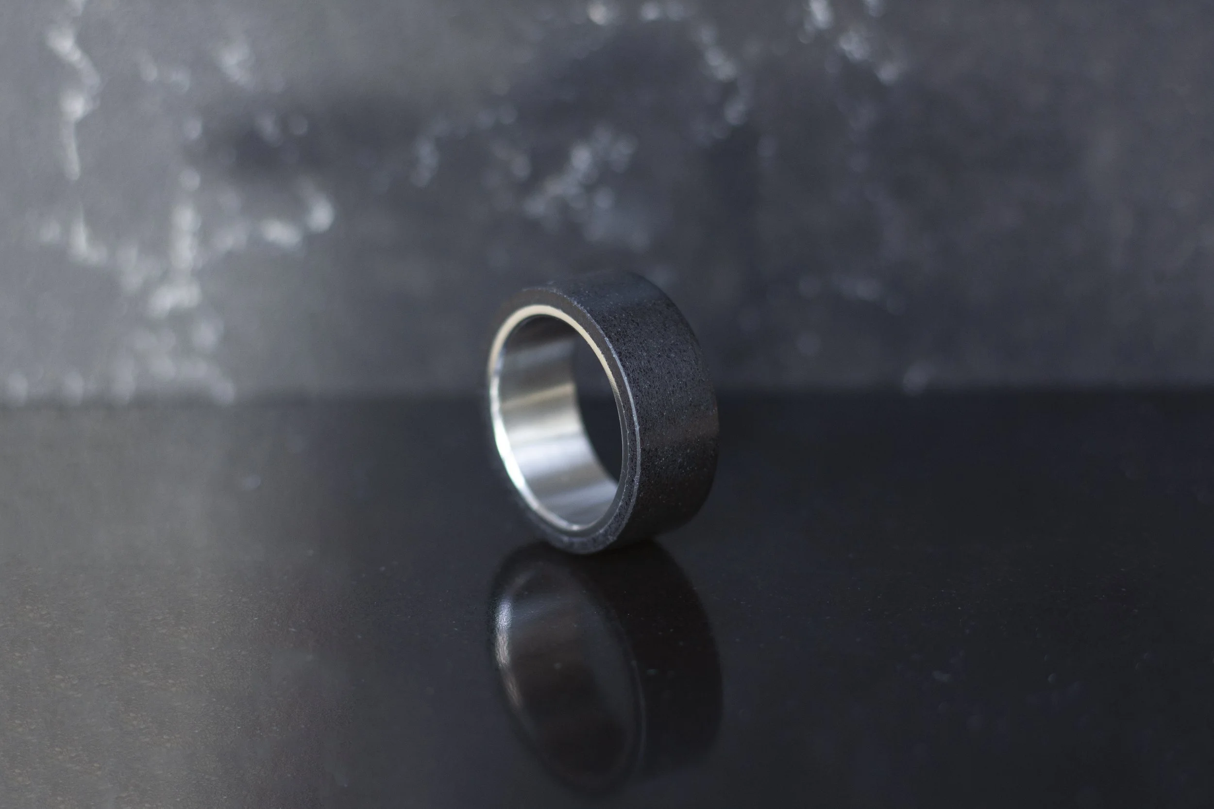 Zwart kwarts-composiet-ringen-tijdloos-elegant-duurzaam-vakmanschap-modern-design-luxe-sieraden 8 8 .jpg