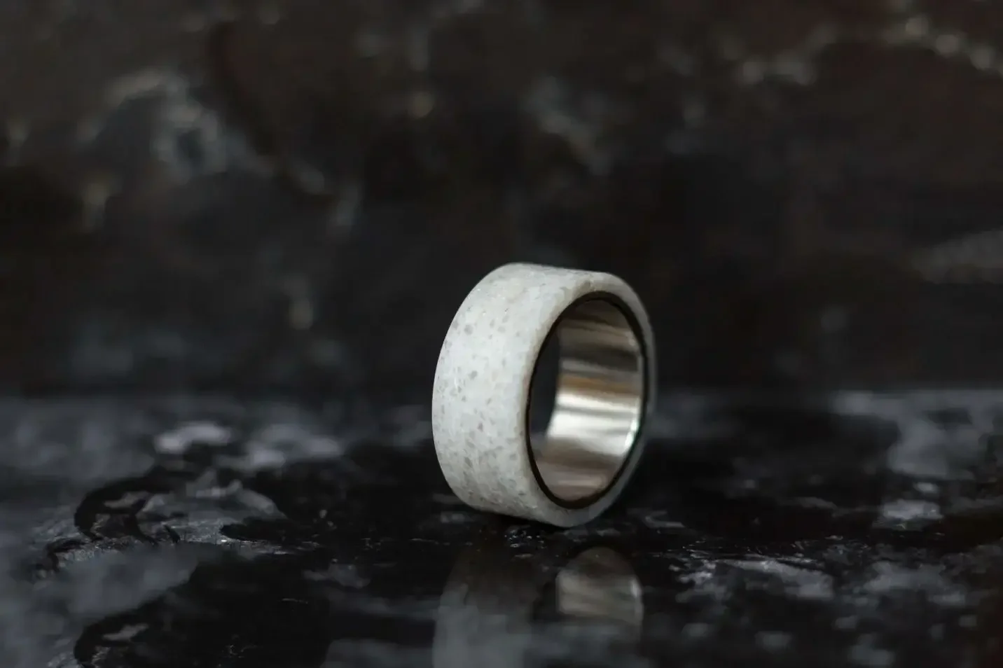 Een Nieuwe Dimensie in Sieraden: Onze Kwarts Composiet Ringen