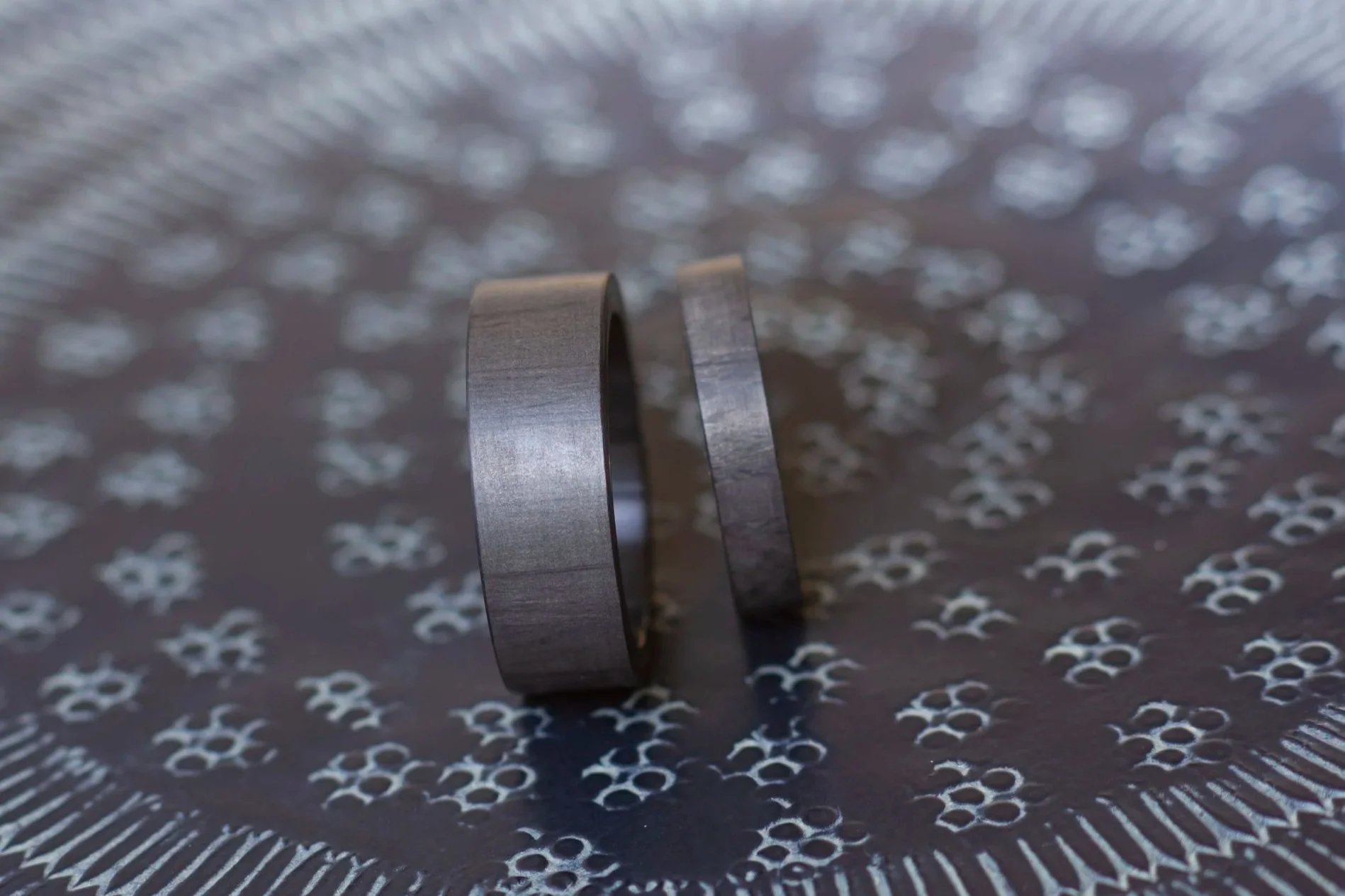 Carbon+ringen%2C+ringen+van+carbon%2C+carbon+trouwringen%2C+trouwringen+gemaakt+van+carbon%2C+Design+ringen%2C+Dutch+design+ringen%2C+Zwarte+ringen%2C+zwarte+trouwringen%2C+5.jpg