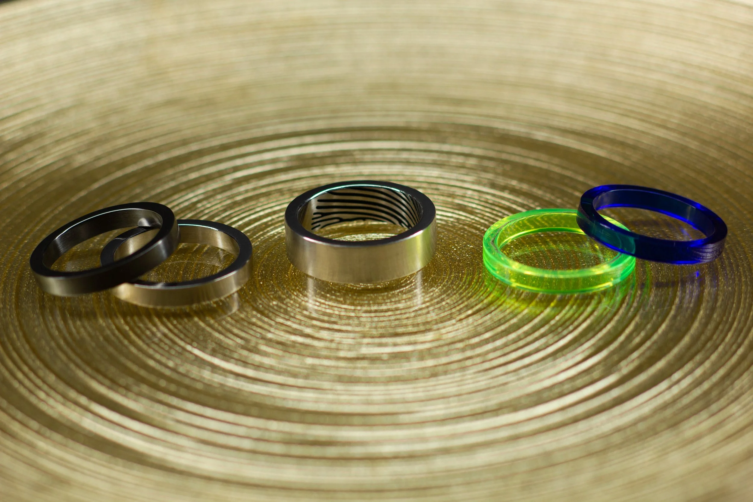 Titanium Vingerafdruk ring met aanschuifringen van zirkonium en plexiglas ringen 11 8888.jpg