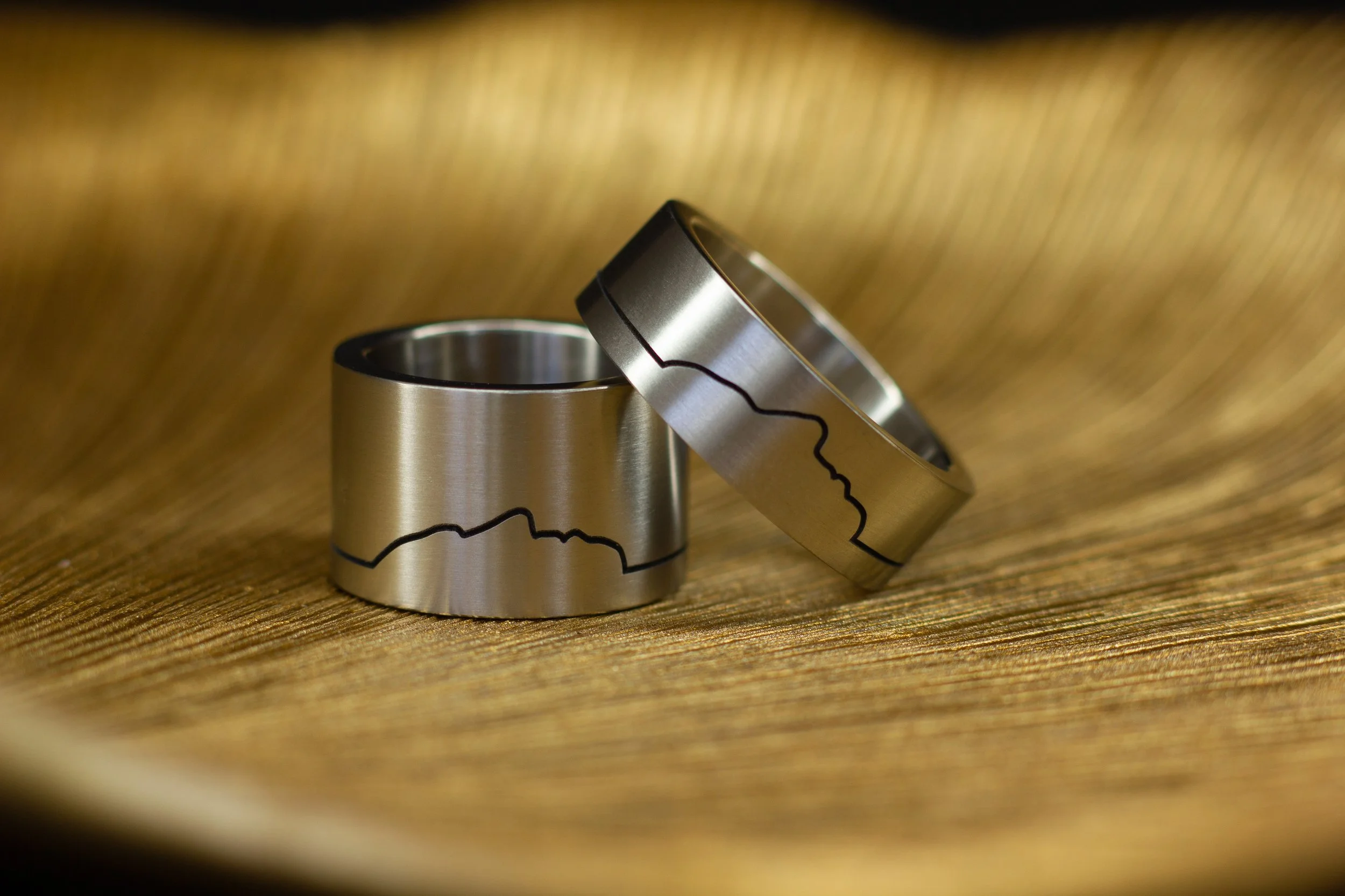 Titanium ringen met eigen gezicht. Gezicht profiel ringen. Profiel ringen. Ringen met jou gezicht. Trouwringen met jou eigen profie.. 228822.jpg