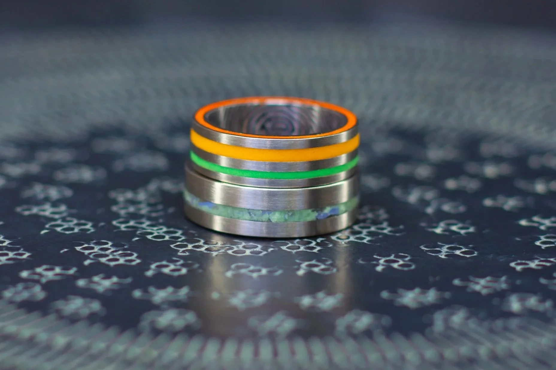 Glow+in+de+dark+trouwringen.+Licht+gevende+ringen%2C+ringen+die+oplichten+in+het+donker.+Glow+in+the+dark+sieraden+44.jpg