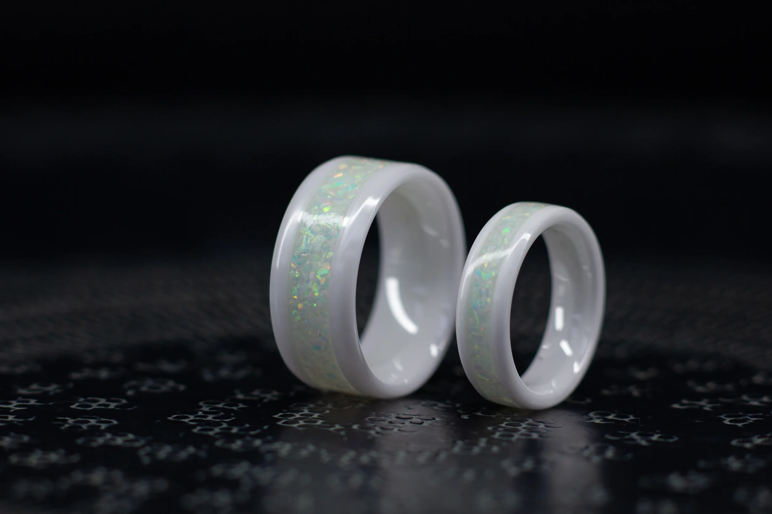 Keramische Glow in the Dark Ringen met Synthetisch Opaal 223311.webp